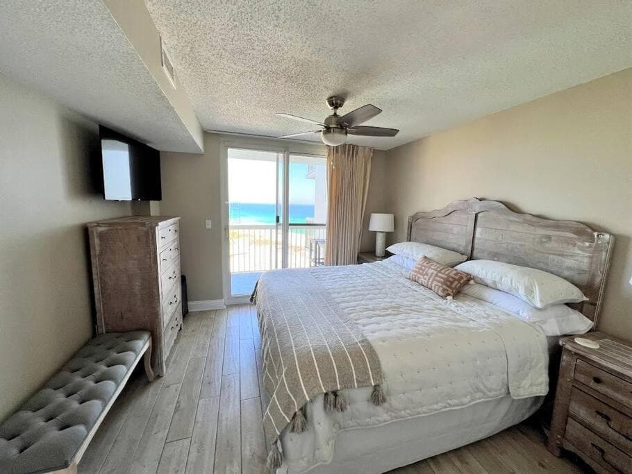 Beachfront Retreat- "The Getaway", Destin, photo 4