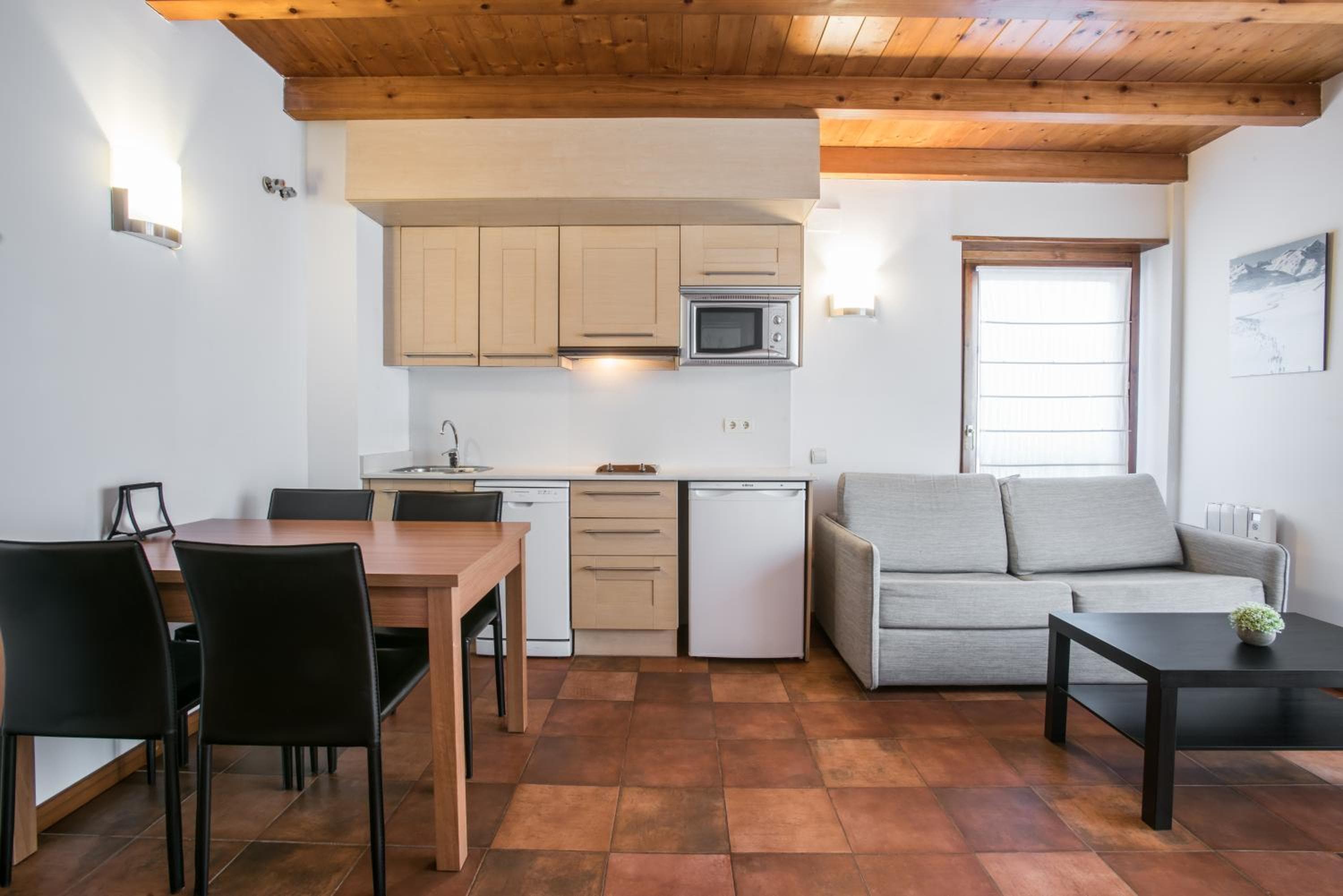 Apartamentos SNÖ Mont Romies Unhola, Salardú, photo 4