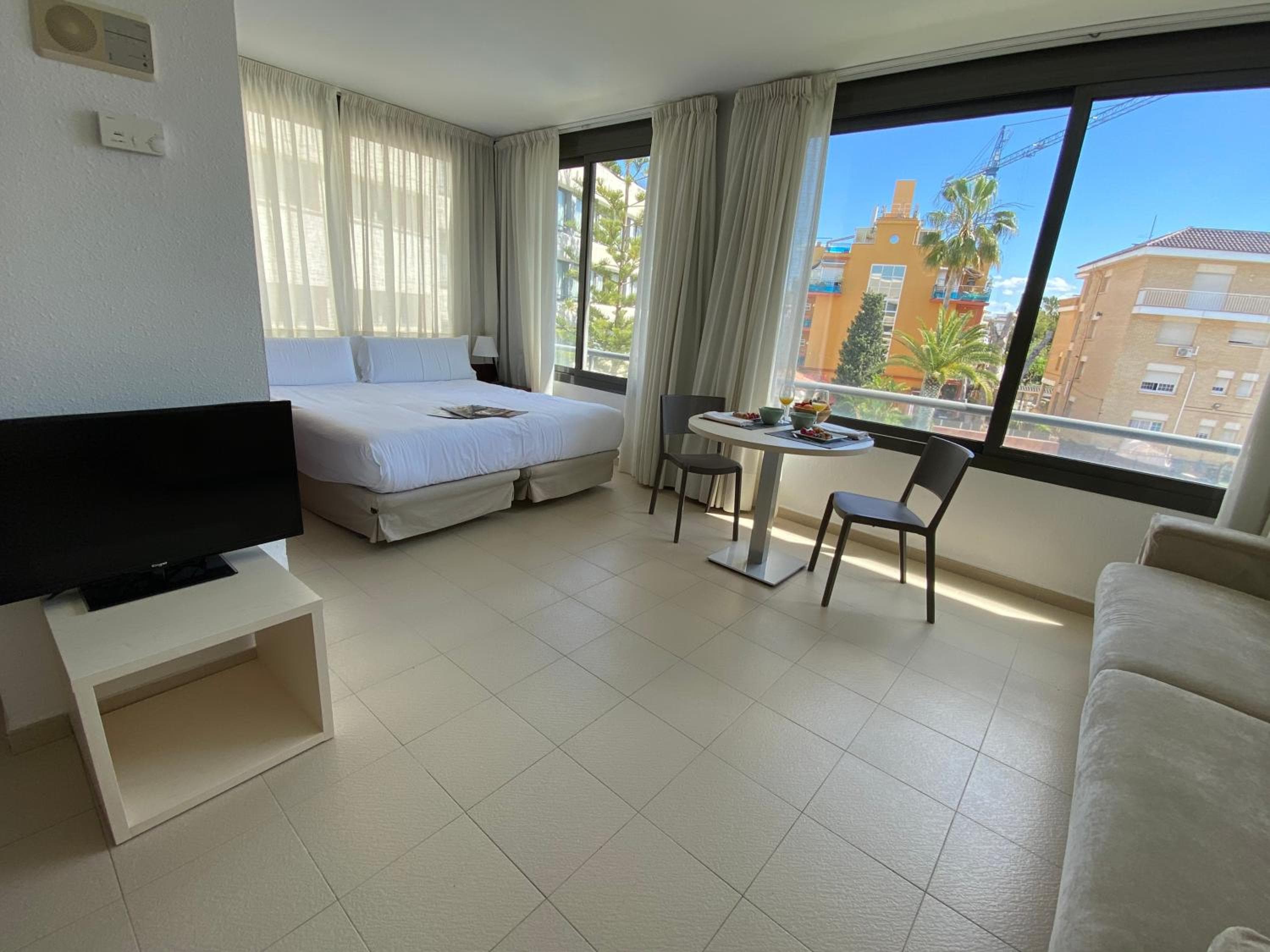Atenea Park Suites & Apartments, Vilanova i la Geltrú, photo 2