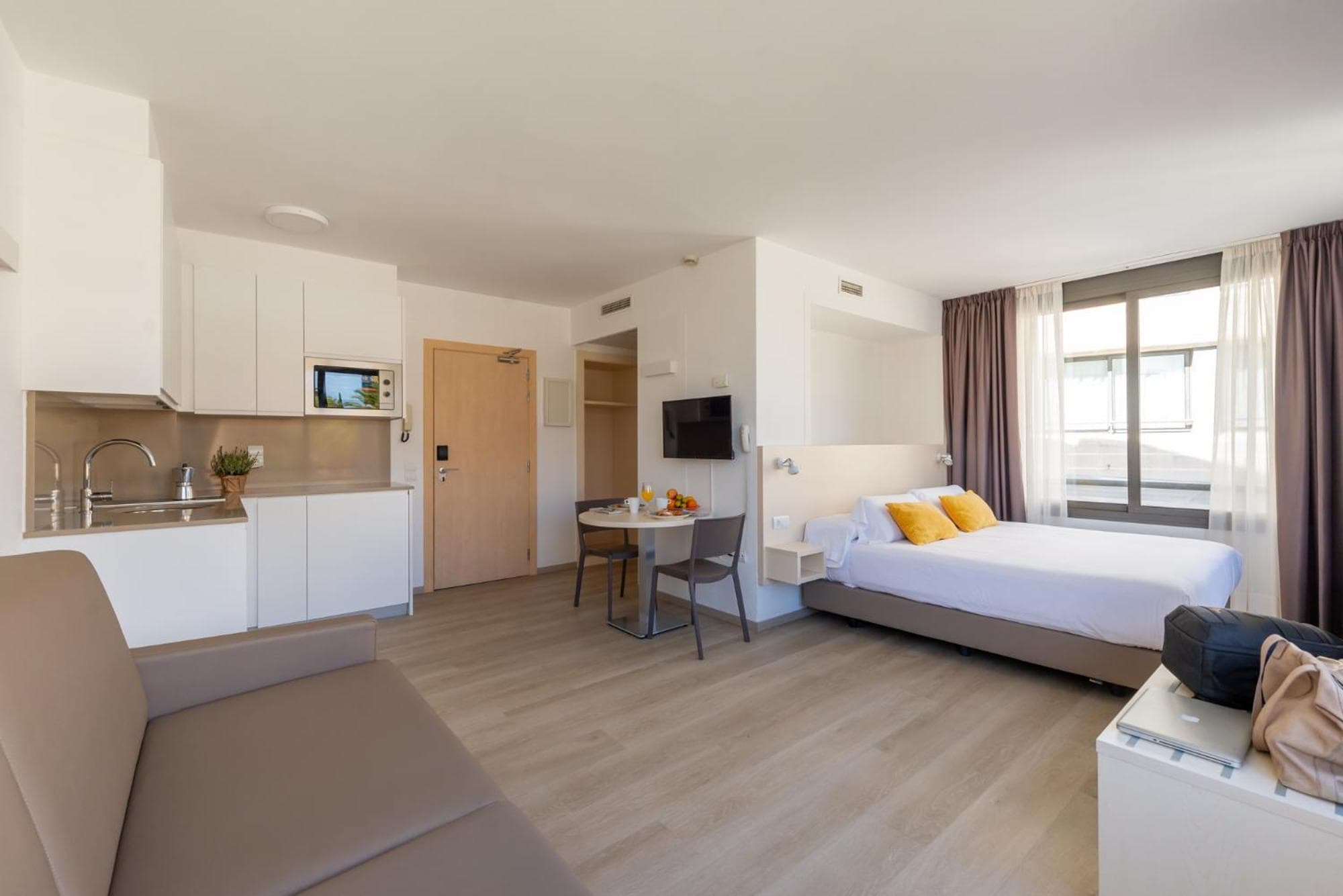 Atenea Park Suites & Apartments, Vilanova i la Geltrú, photo 3