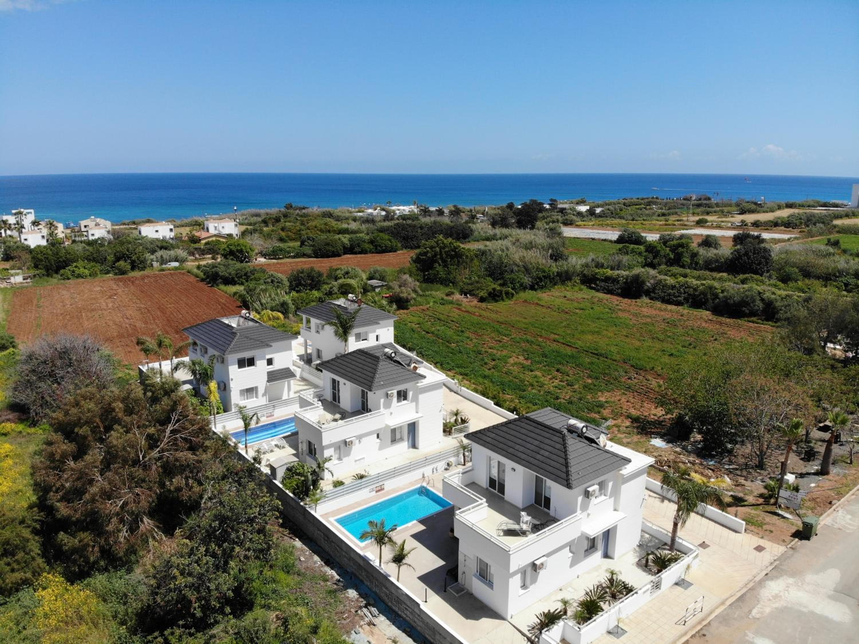 Flouressia Gardens, Protaras