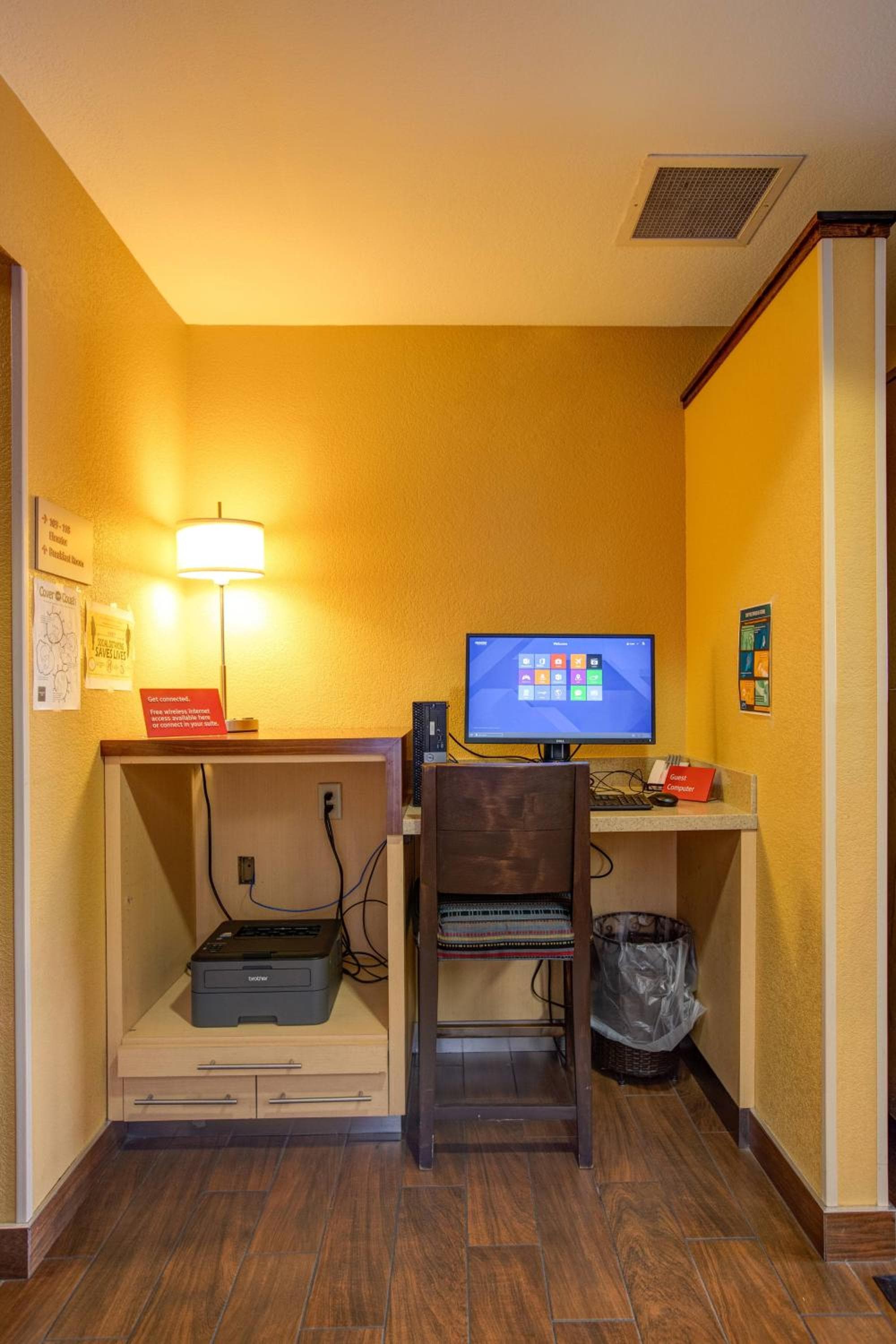 TownePlace Suites Colorado Springs, Colorado Springs, photo 2