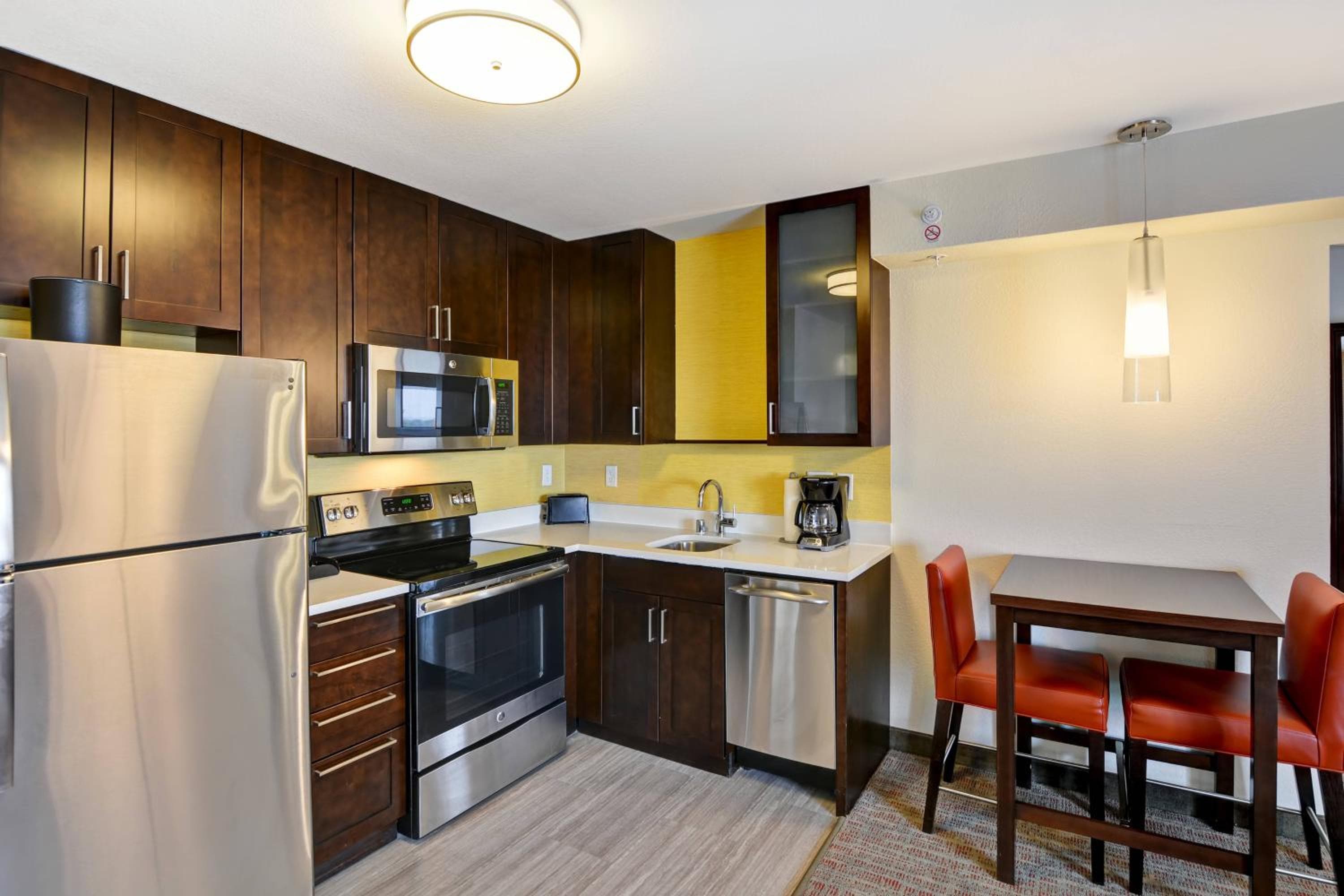Residence Inn by Marriott Milwaukee North/Glendale, Milwaukee, photo 2