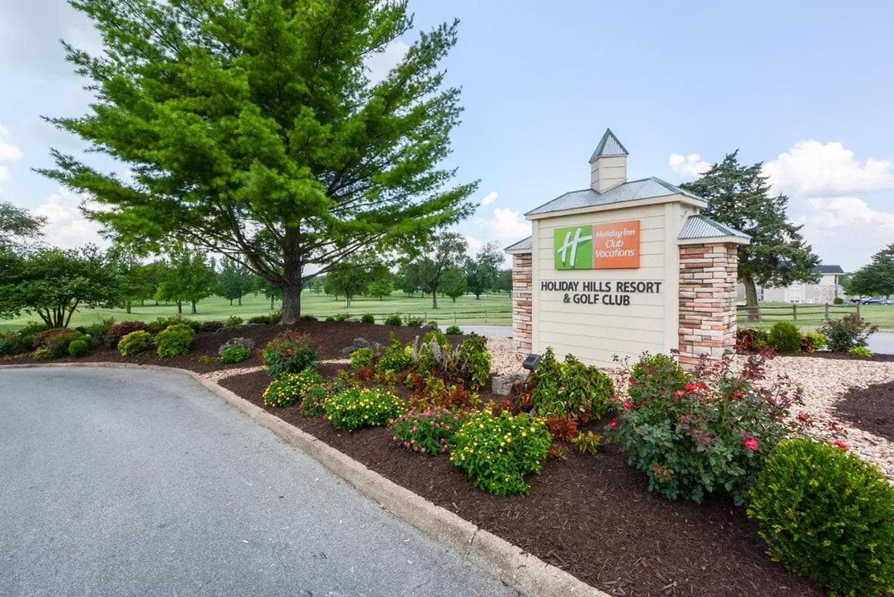 Cozy Top Floor 2BR Condo with View and Amenities!!, Branson
