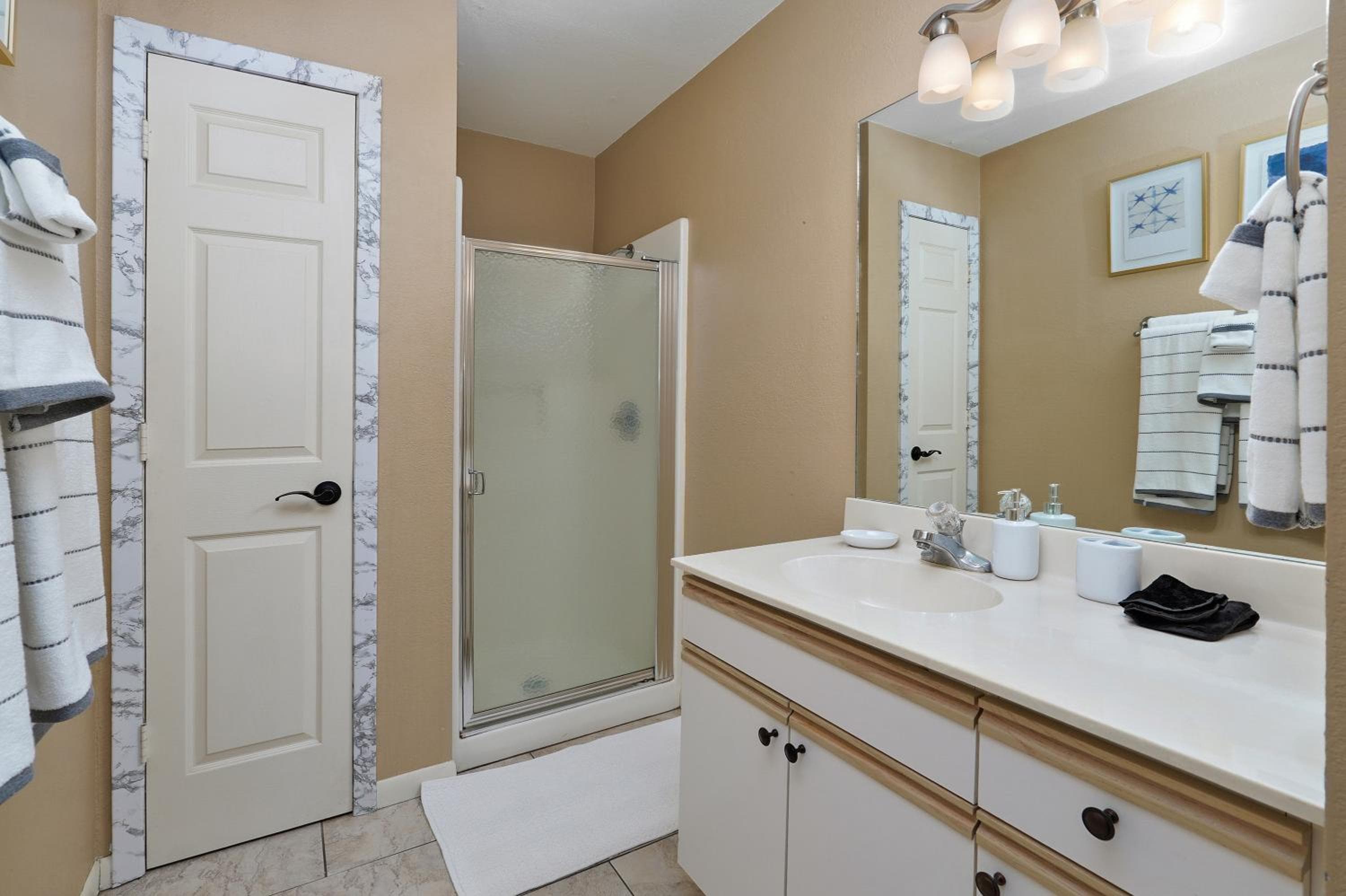 Cozy Top Floor 2BR Condo with View and Amenities!!, Branson, photo 5