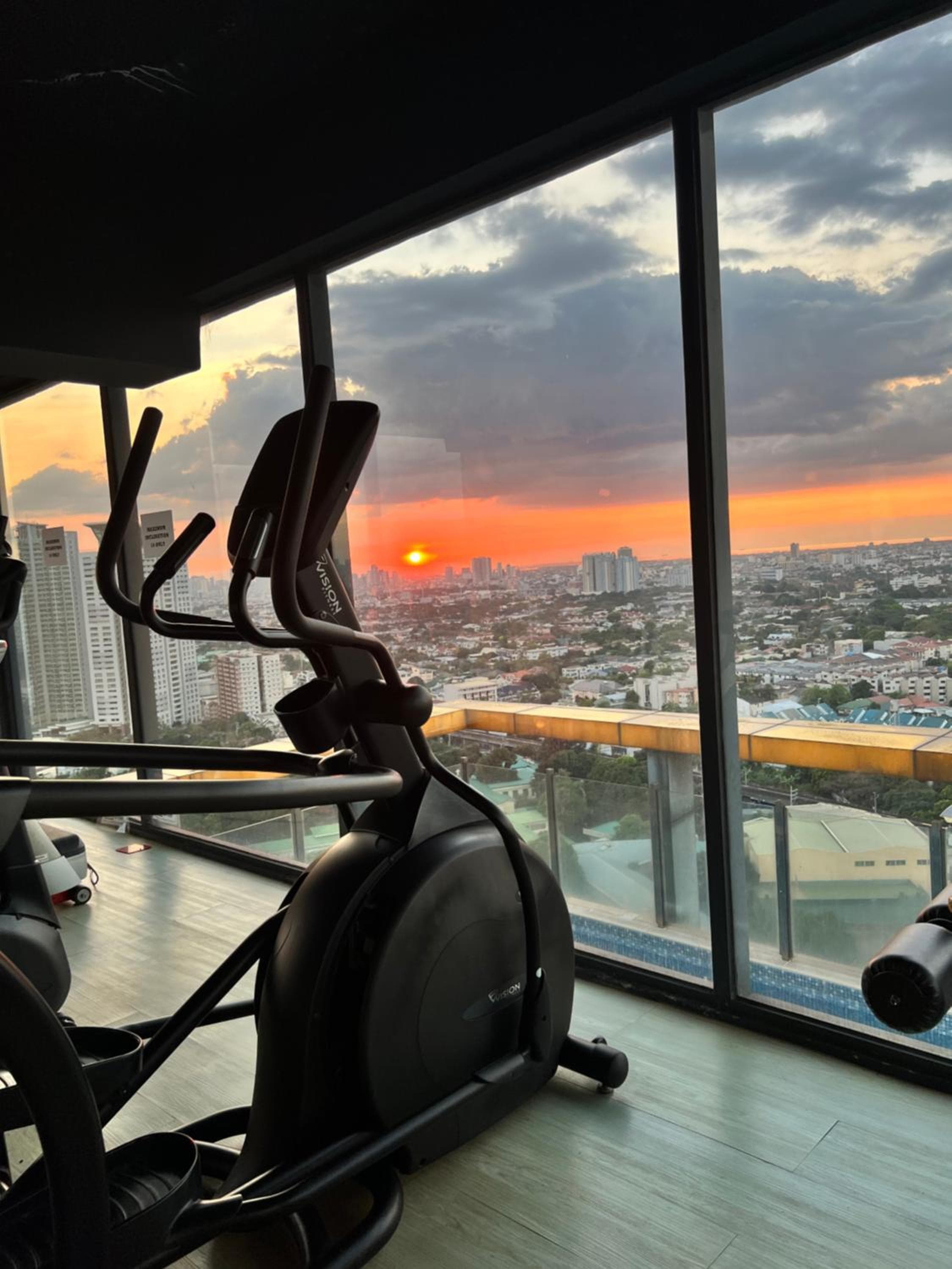 Cozy Spacious Hotel Type Condo with Smart TV and WiFi, Manila, photo 3