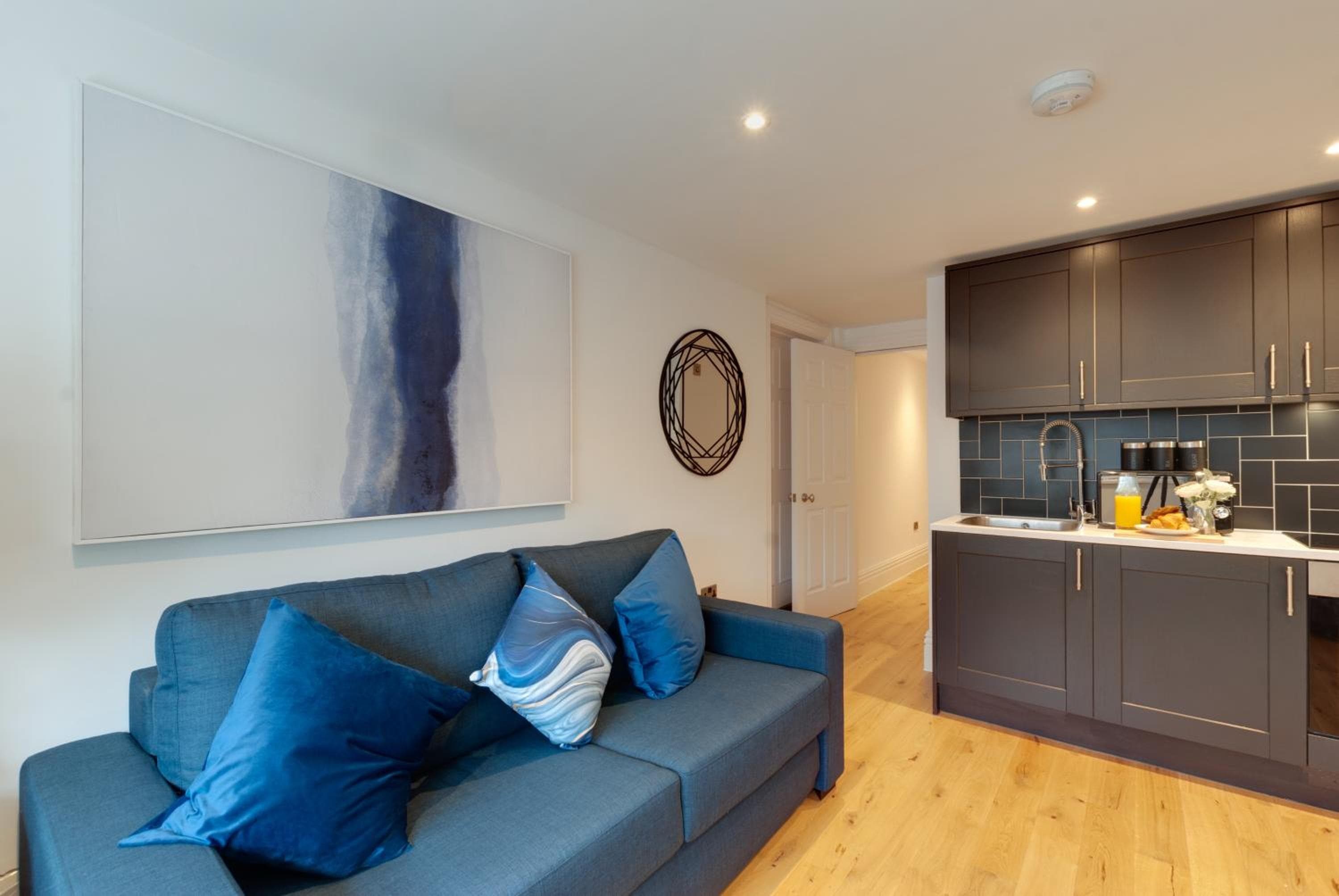 80 by Elite, Liverpool, photo 2