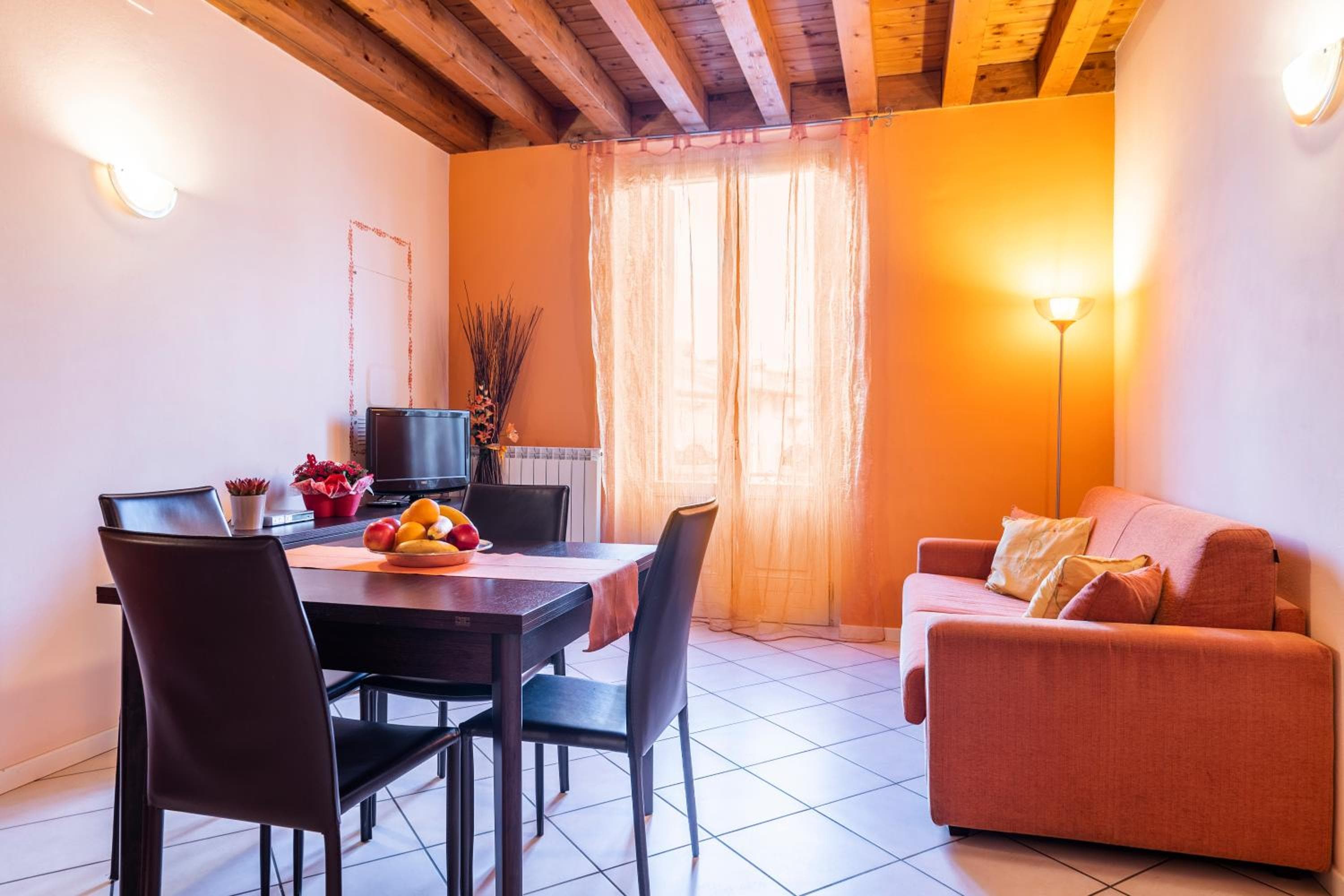 Flowers Apartments, Desenzano del Garda, photo 3