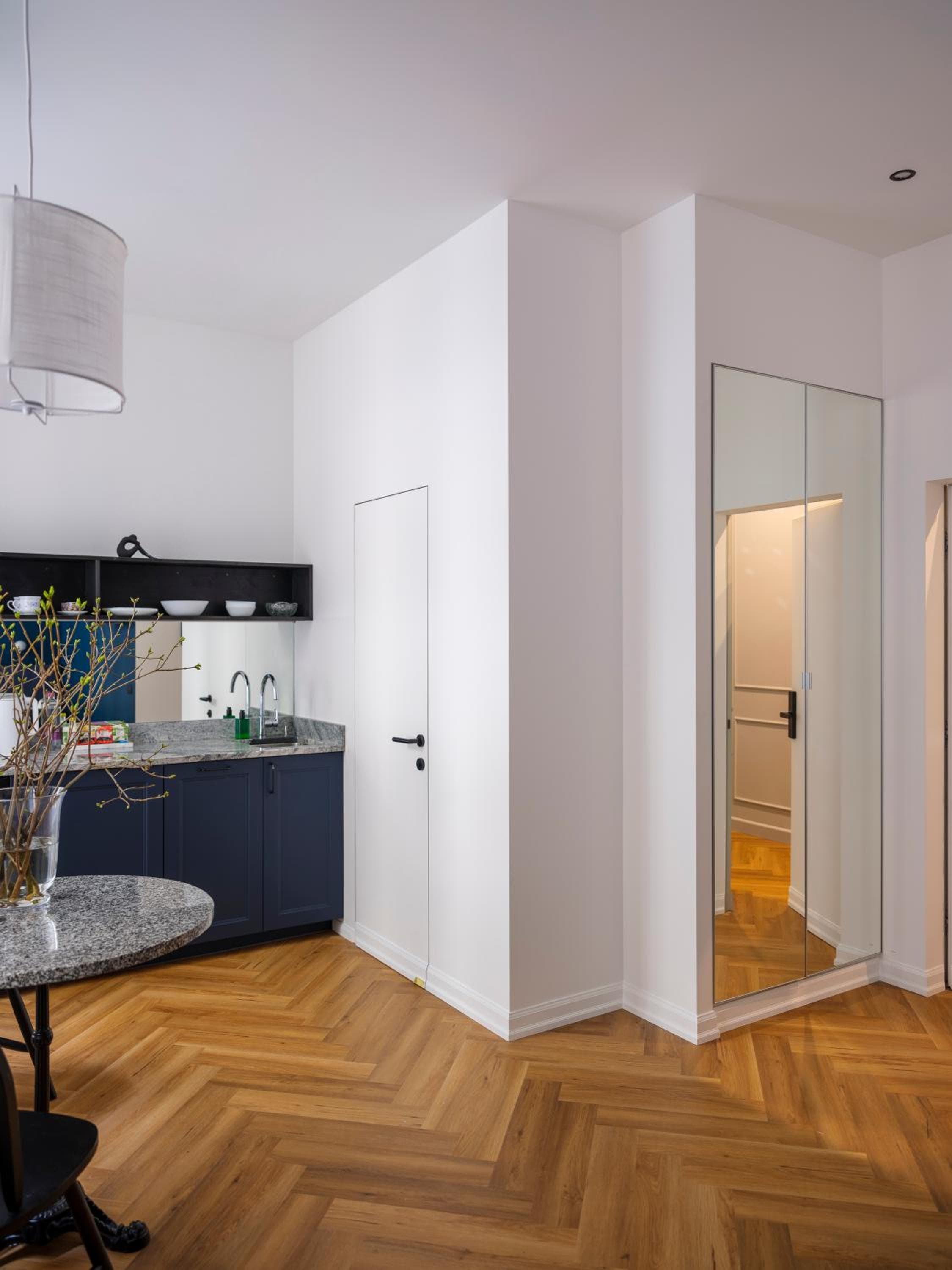 MIRO Rooms Skolas - quiet chic, free parking, self check-in, Rīga, photo 5