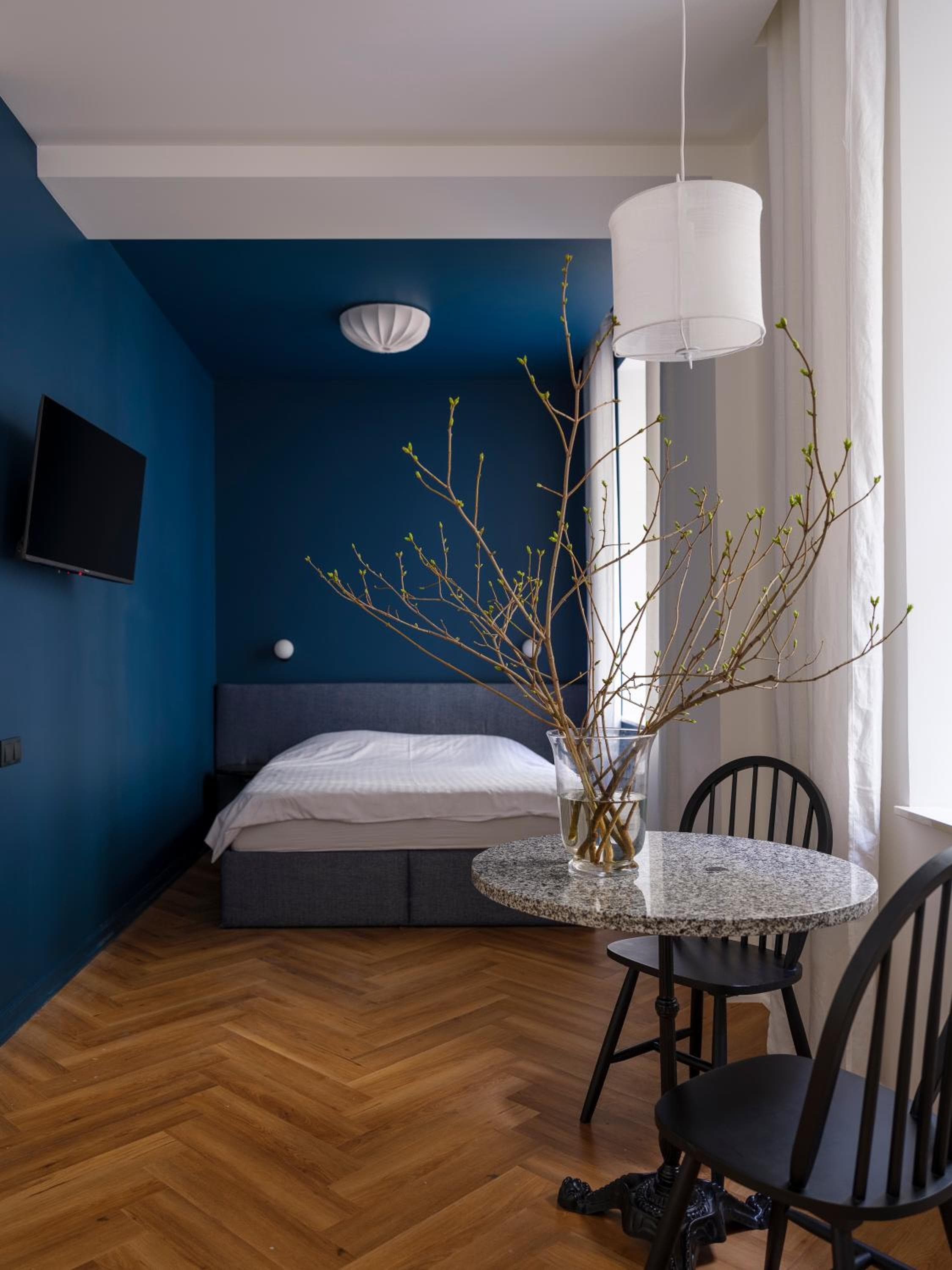 MIRO Rooms Skolas - quiet chic, free parking, self check-in, Rīga