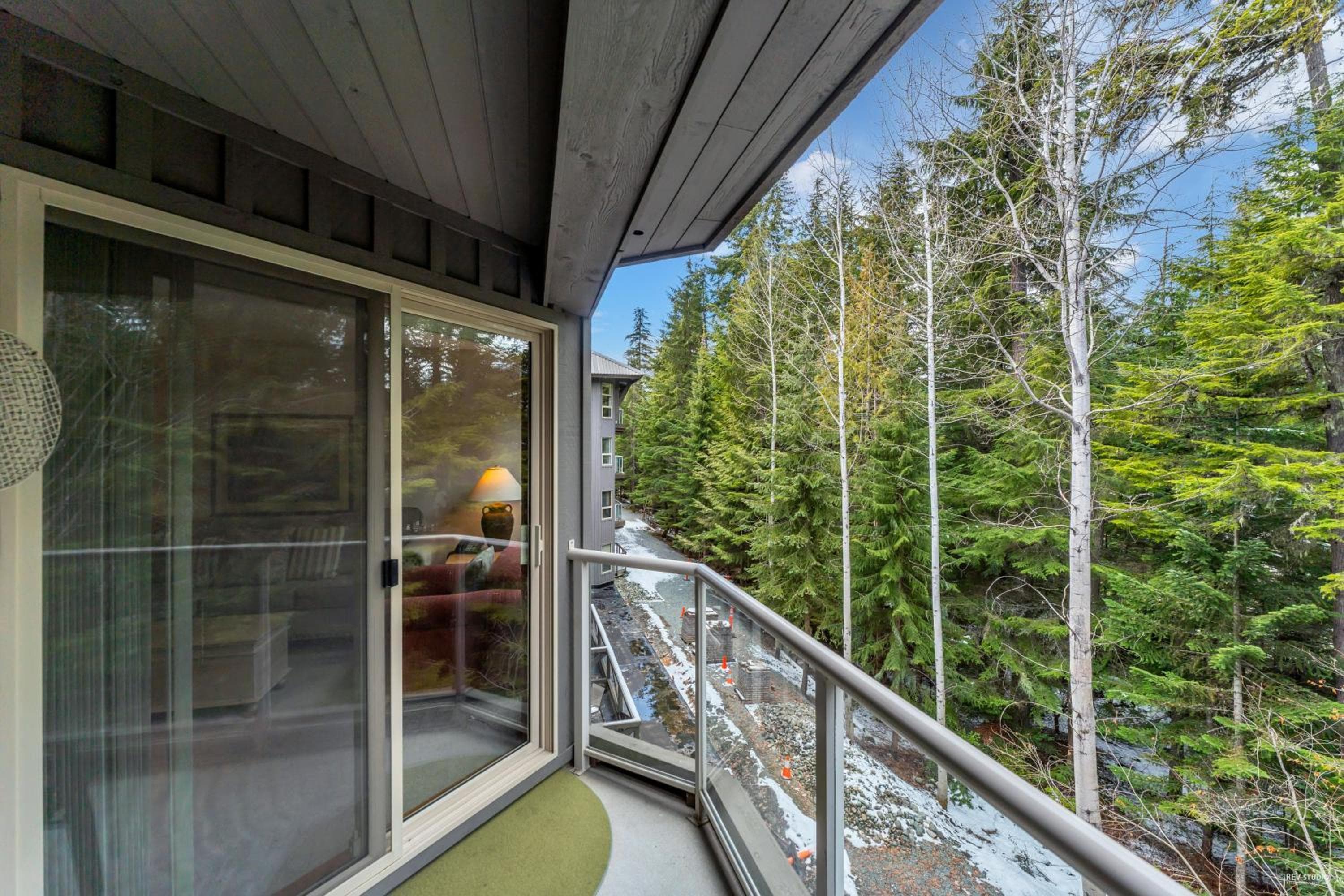 Best ski in ski out condo #3 in Aspens, Whistler, photo 4