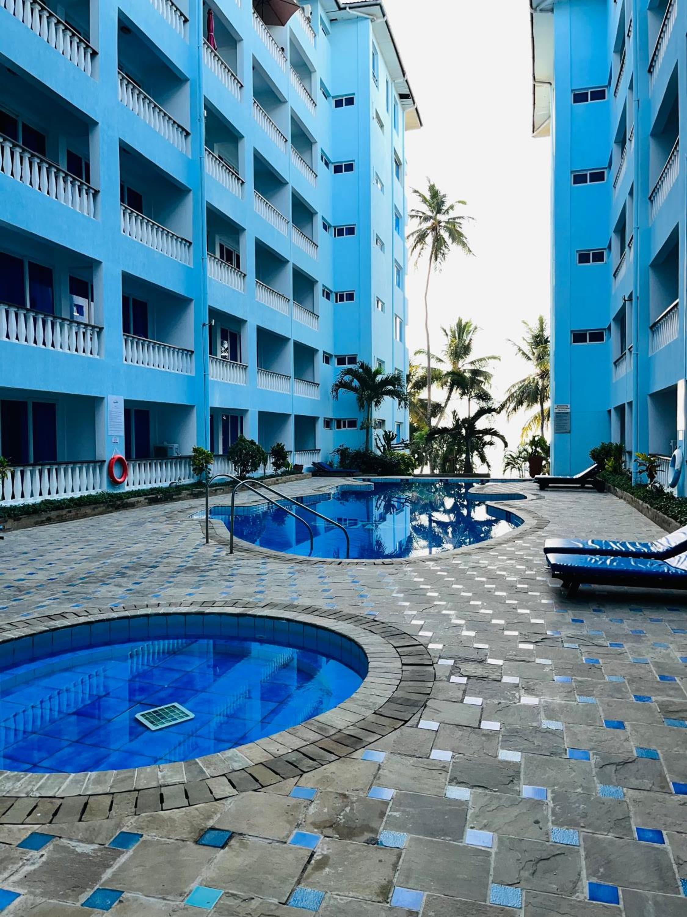 Cowrie Shell Beach Apartments Official, Bamburi