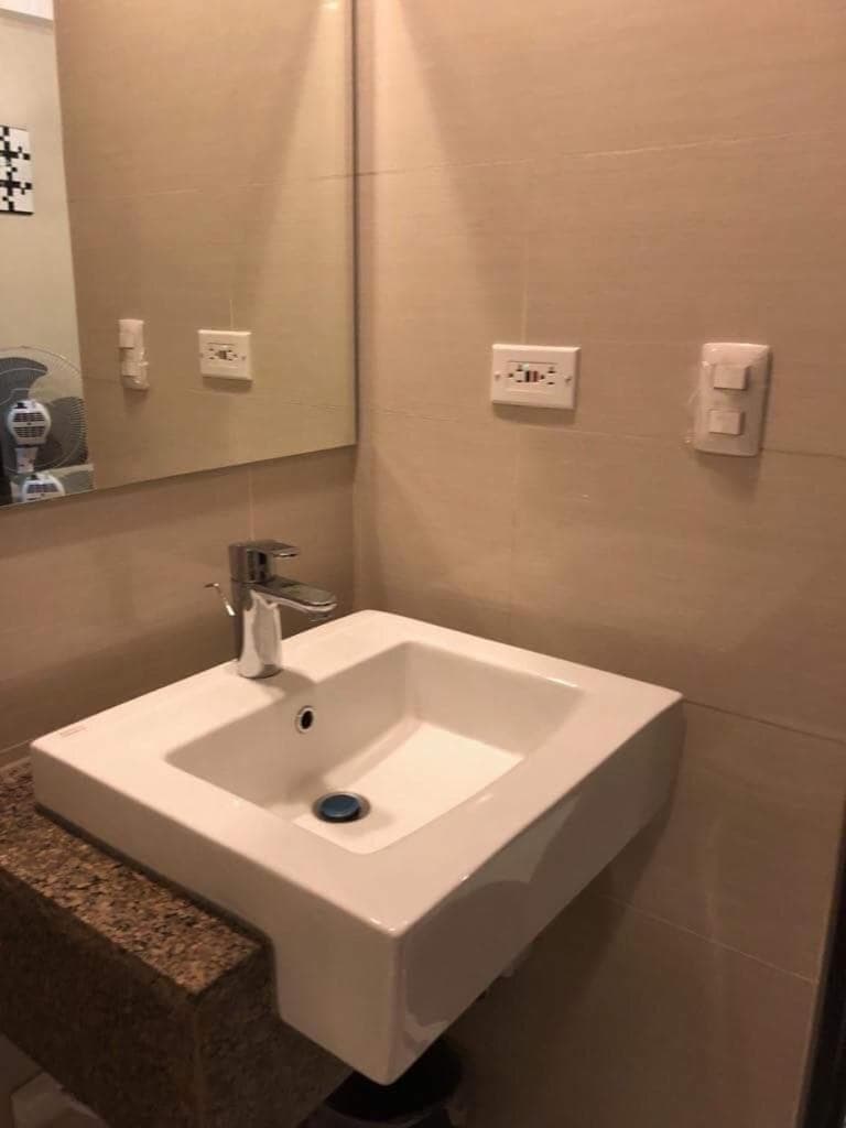 101 Newport Boulevard-Favila Condotel Unit near Airport, Manila, photo 4