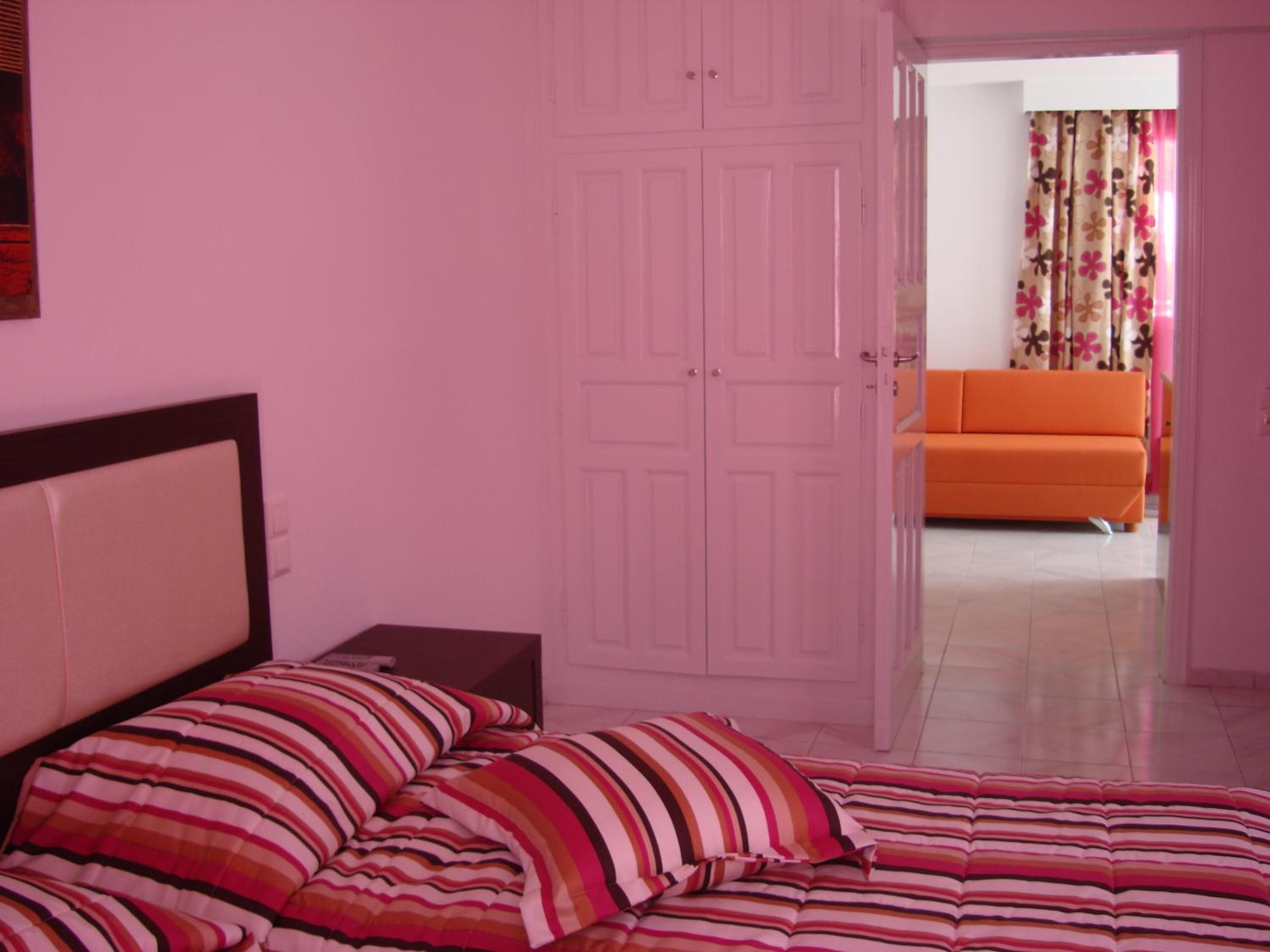 Elena Studios & Suites, Ornos, photo 2