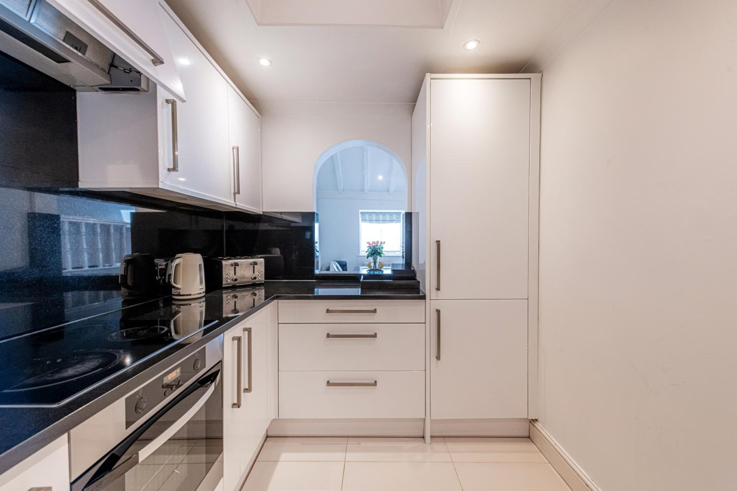 Queensgate Court Apartments, London, photo 4