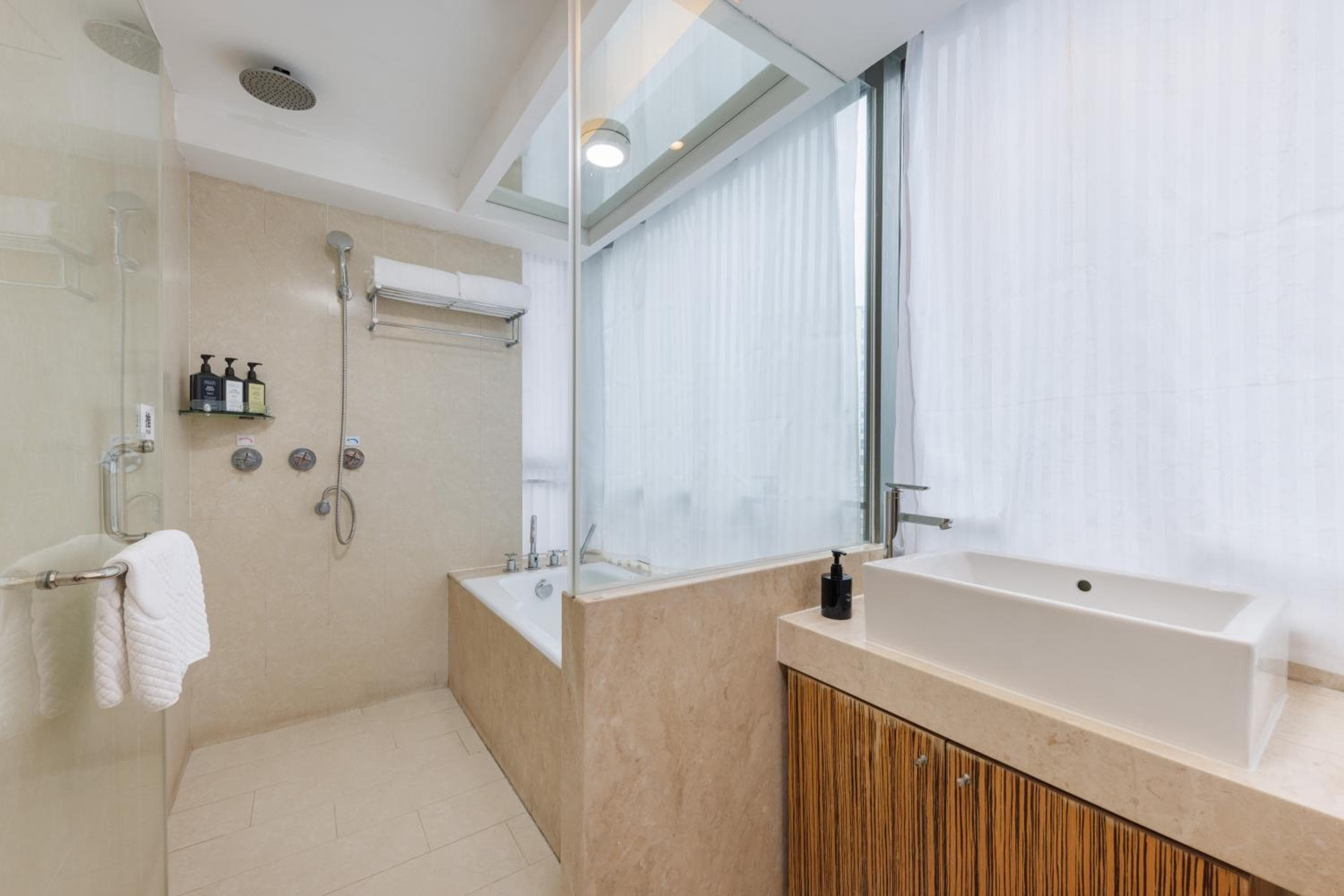 Sunflower Hotel &Residence, Futian Port Branch, Shenzhen, photo 3