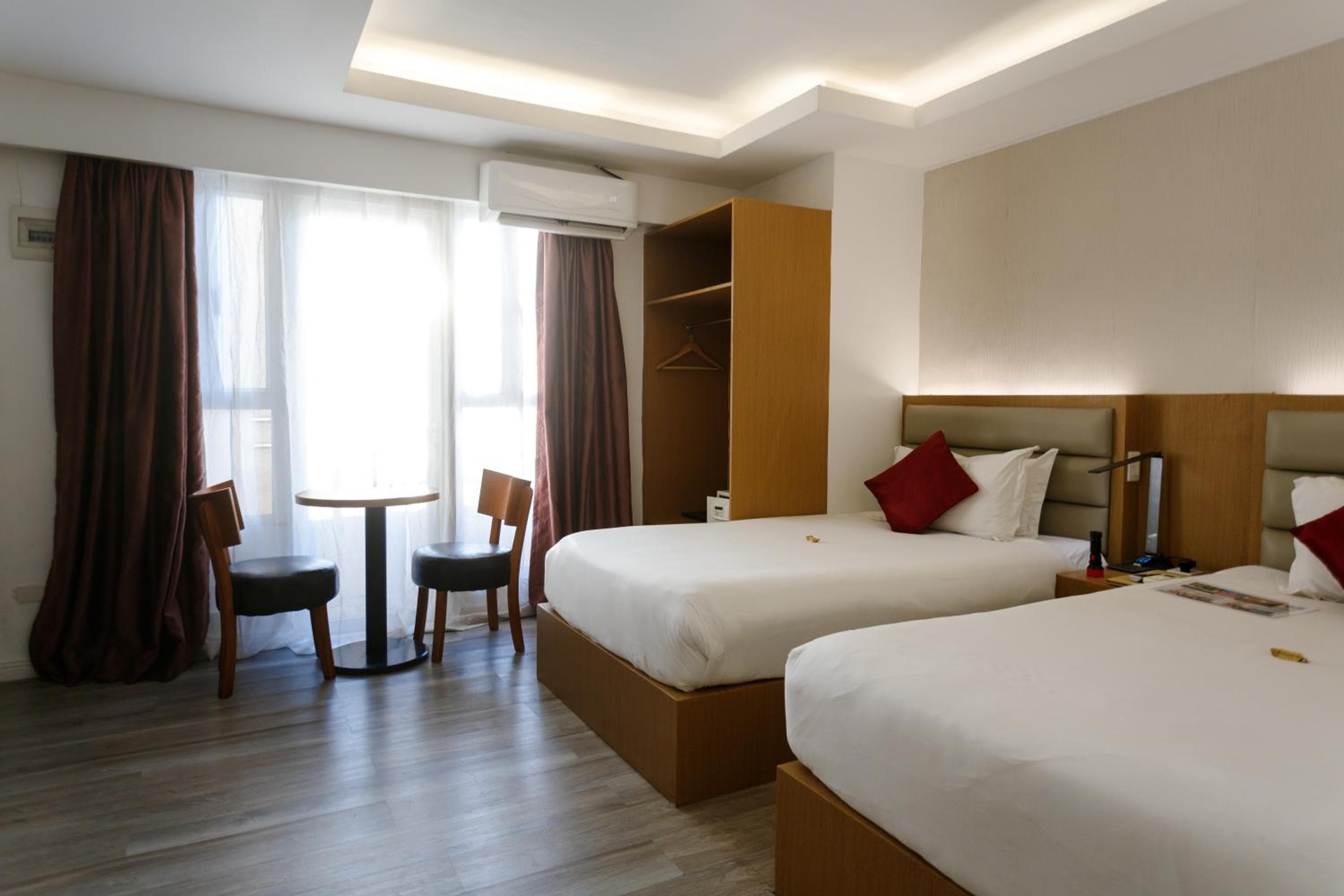 Regency Grand Suites, photo 2