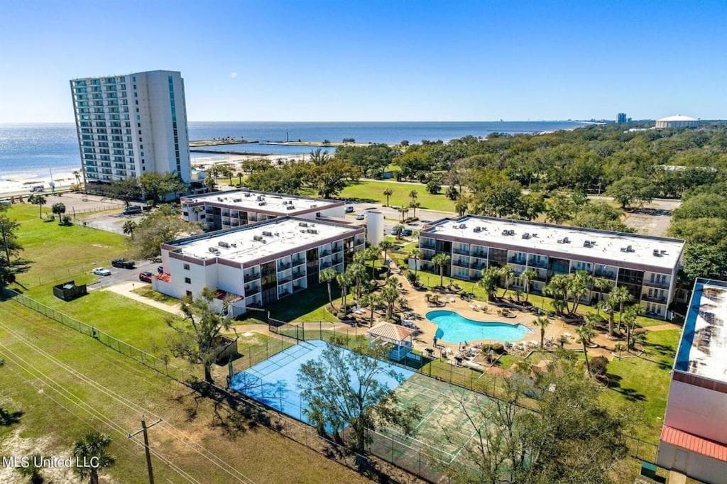 Biloxi Beach Condo-B, Biloxi
