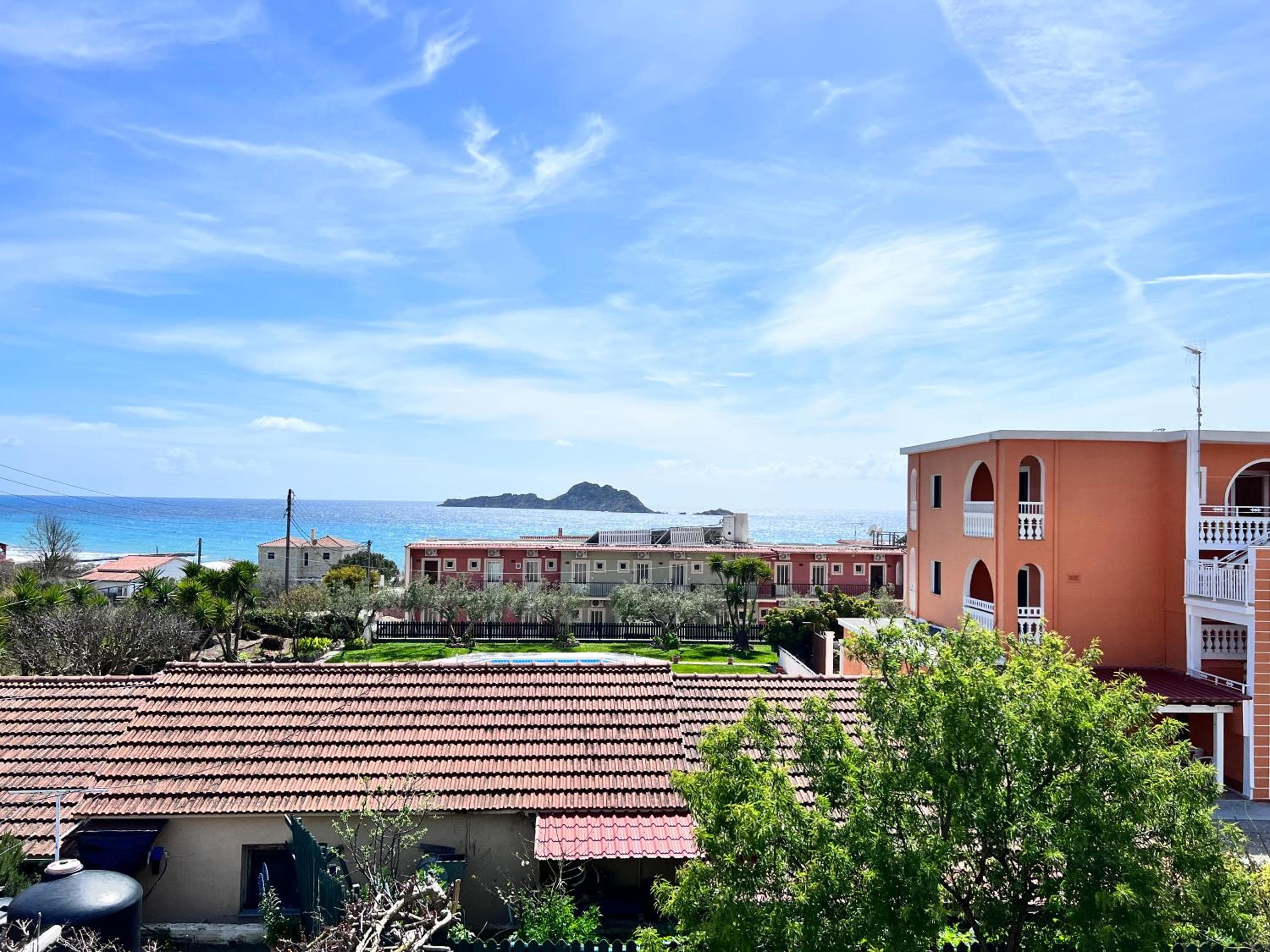 Splish Splash Apartments, Arillas