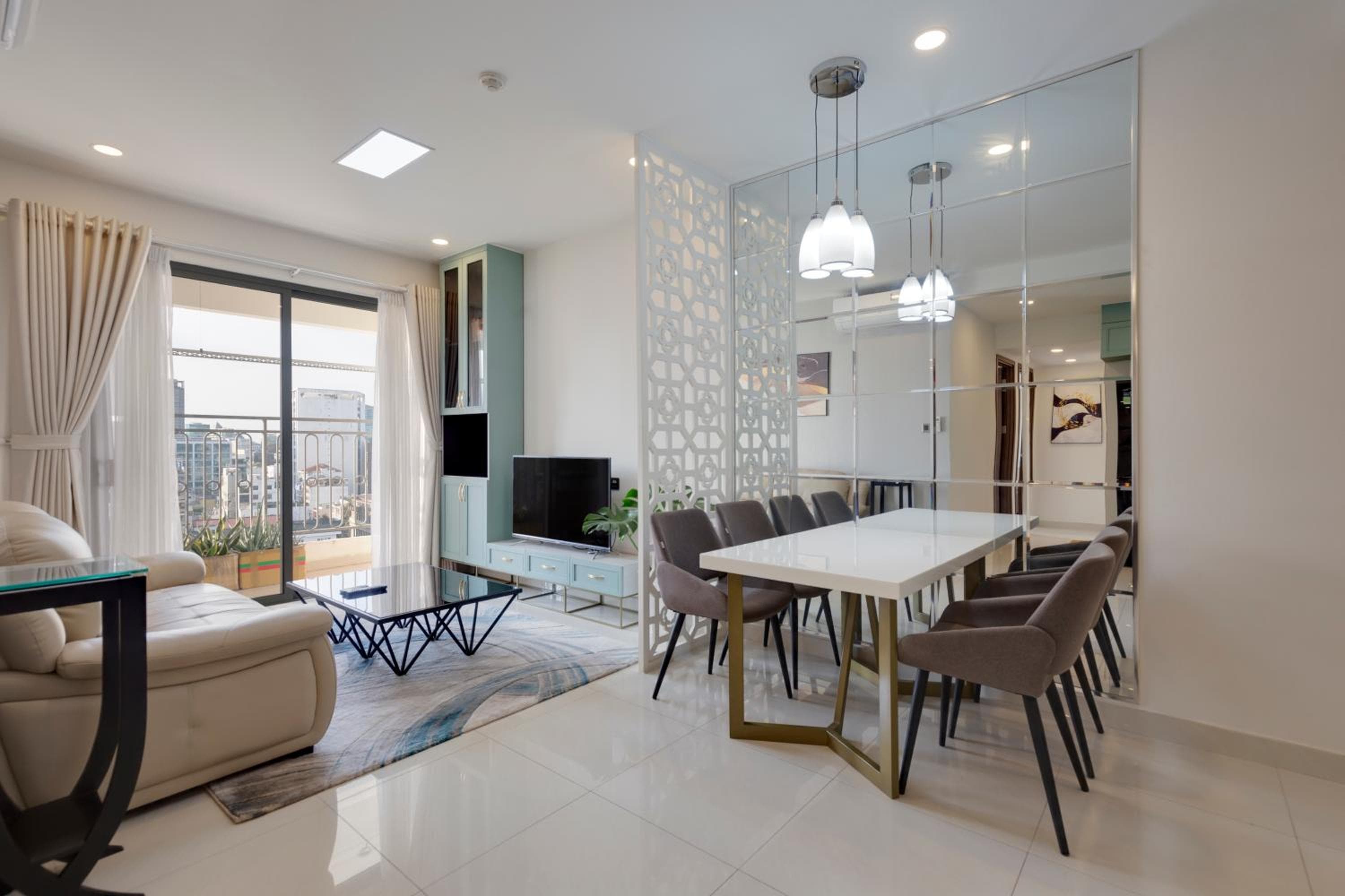 Smile Home - Saigonroyal - Tresor Apartment - center District 4, photo 1