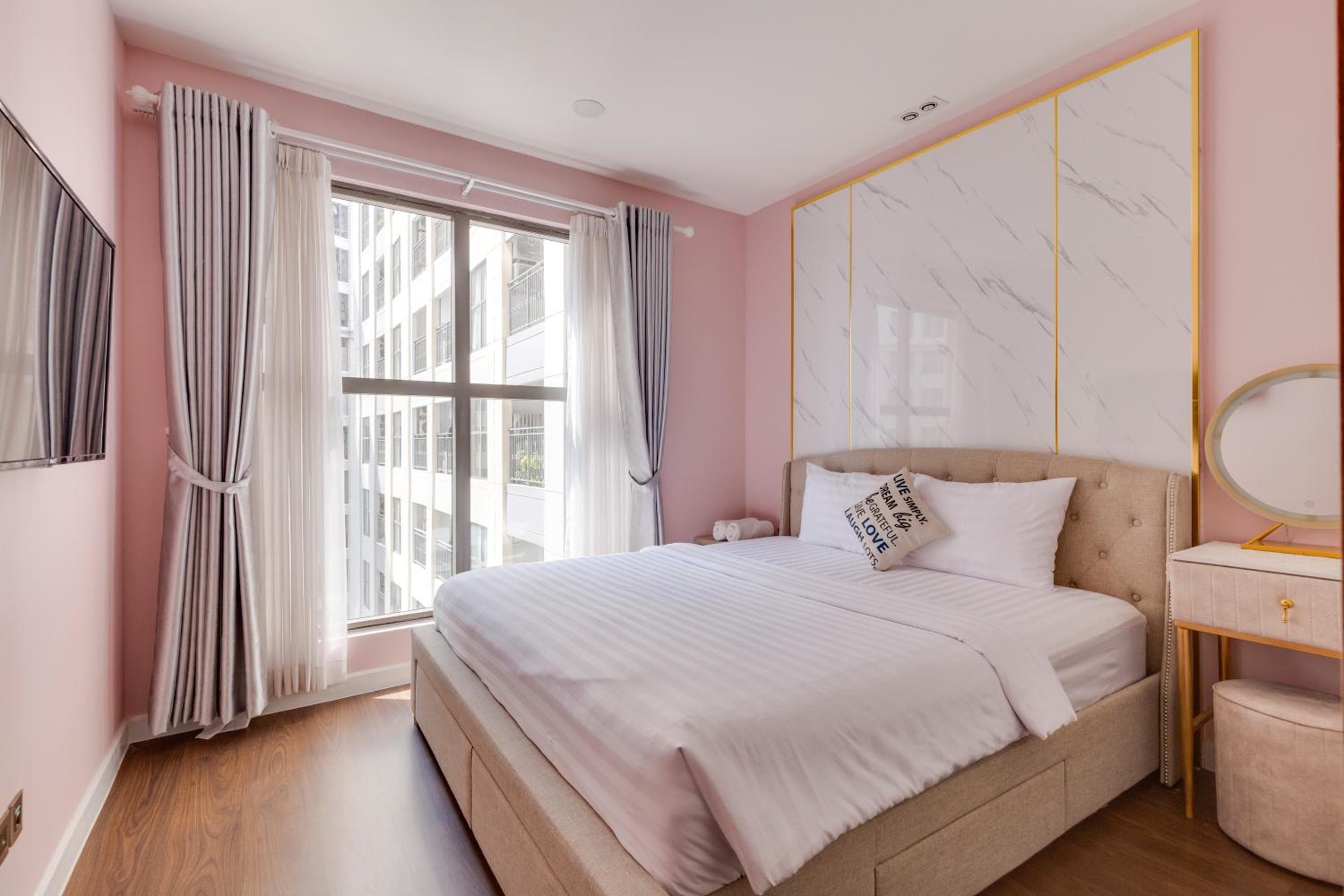 Smile Home - Saigonroyal - Tresor Apartment - center District 4, photo 2