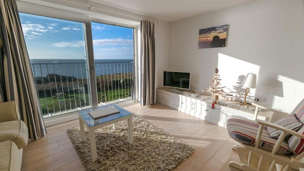 Chesil Beach Lodge Burton Bradstock Dorset DT64RJ, Bridport, photo 2