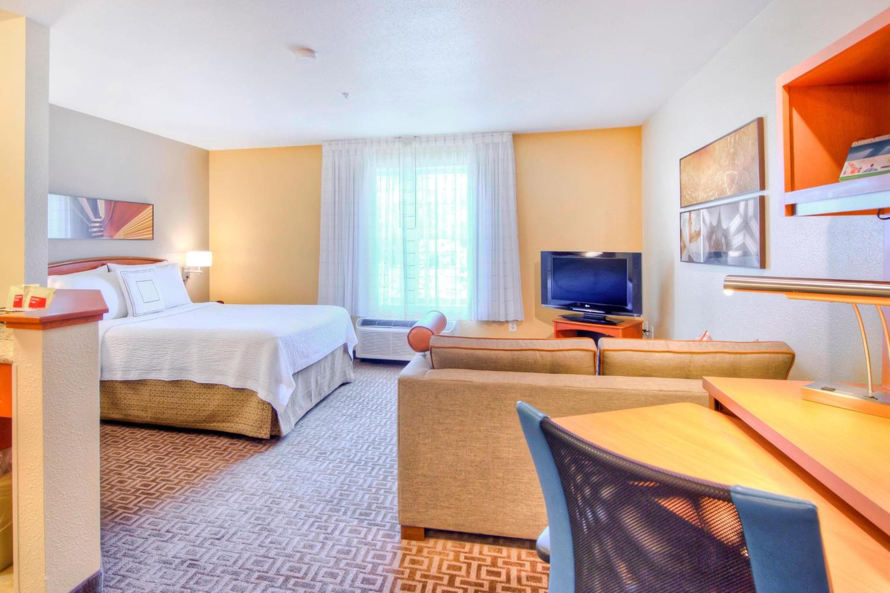 TownePlace Suites Raleigh Cary/Weston Parkway, Cary, photo 2
