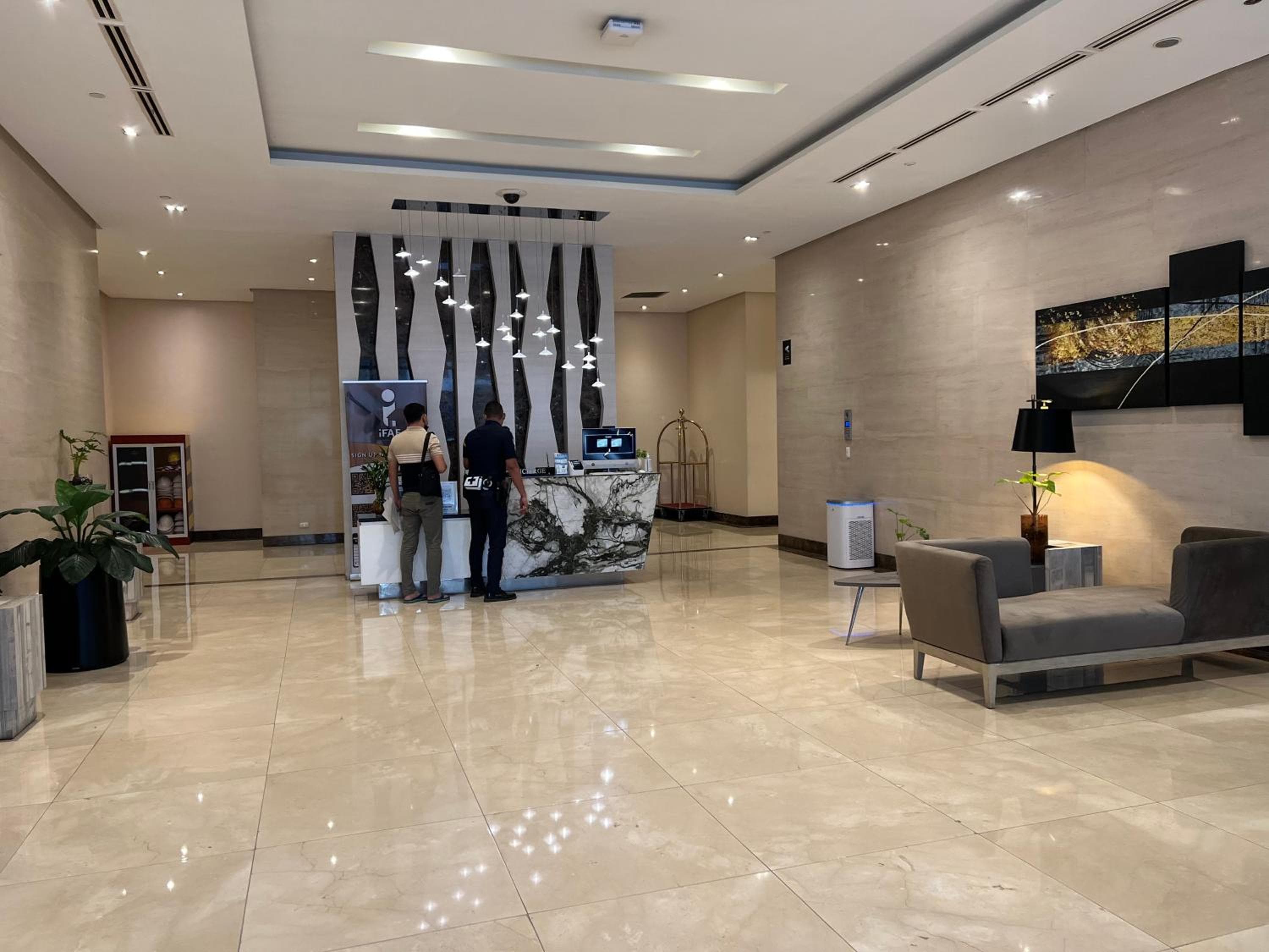 Recepcion & lobby at Condotel in Venice Grand Canal Mall Taguig
