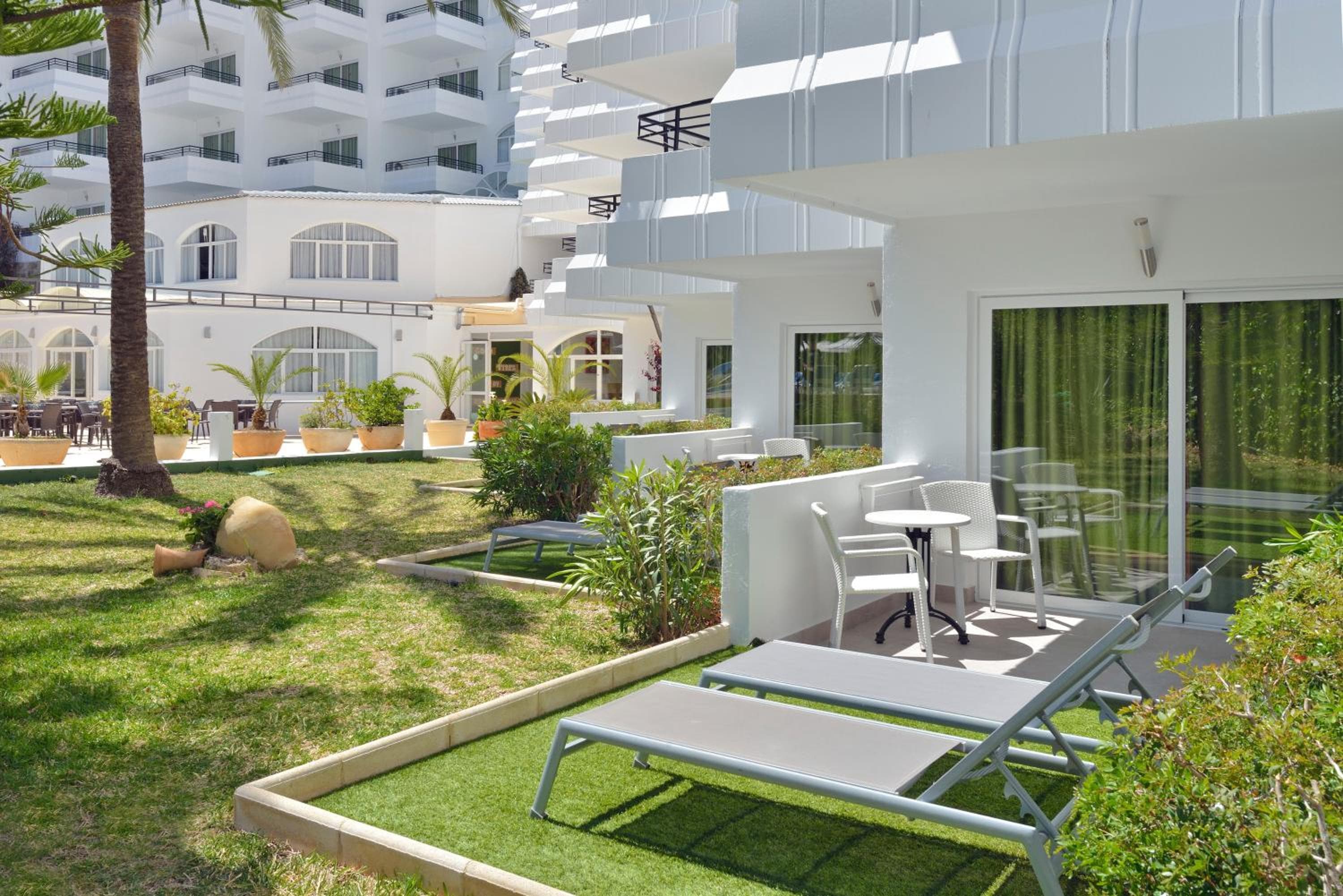 SOL by Meliá Lunamar Palmanova Apartamentos - Adults Only, Palmanova, photo 6