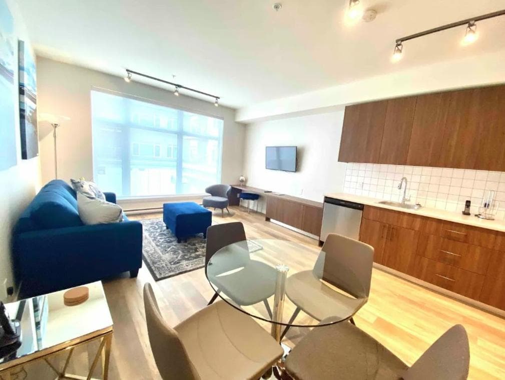 Perfect Brand New Condo In The Heart of Sidney, Sidney, photo 3