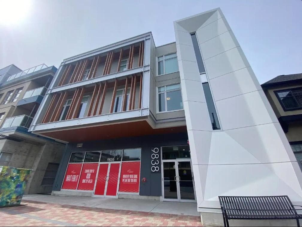 Perfect Brand New Condo In The Heart of Sidney, Sidney