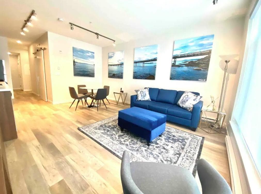 Perfect Brand New Condo In The Heart of Sidney, Sidney, photo 2