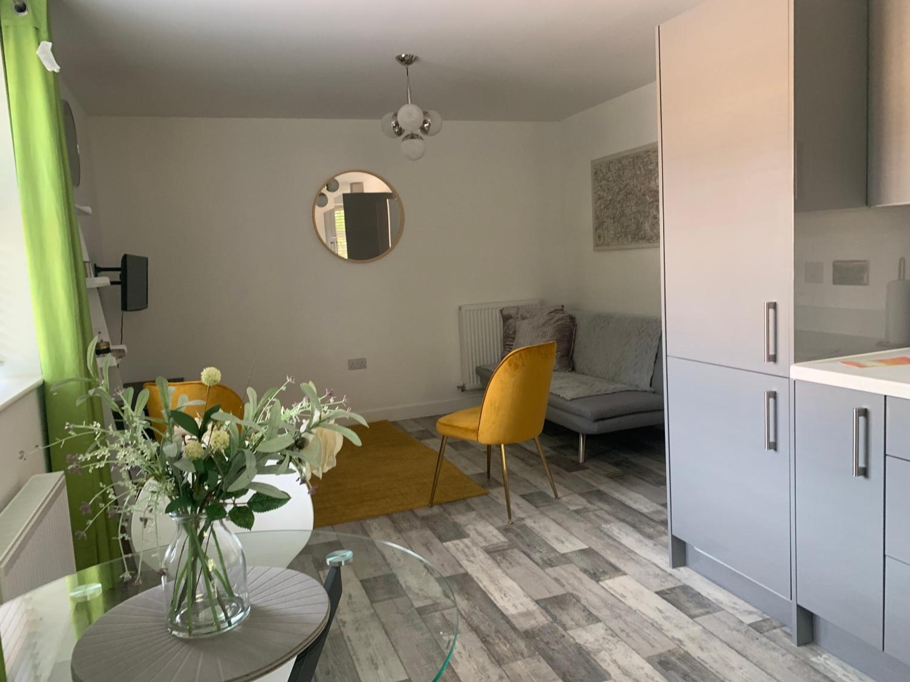 One Bedroom Peterborough Apartment Contractor Locum Staff welcome close to town Center city healthcare Center and train station Parking available on reques, Peterborough, photo 6