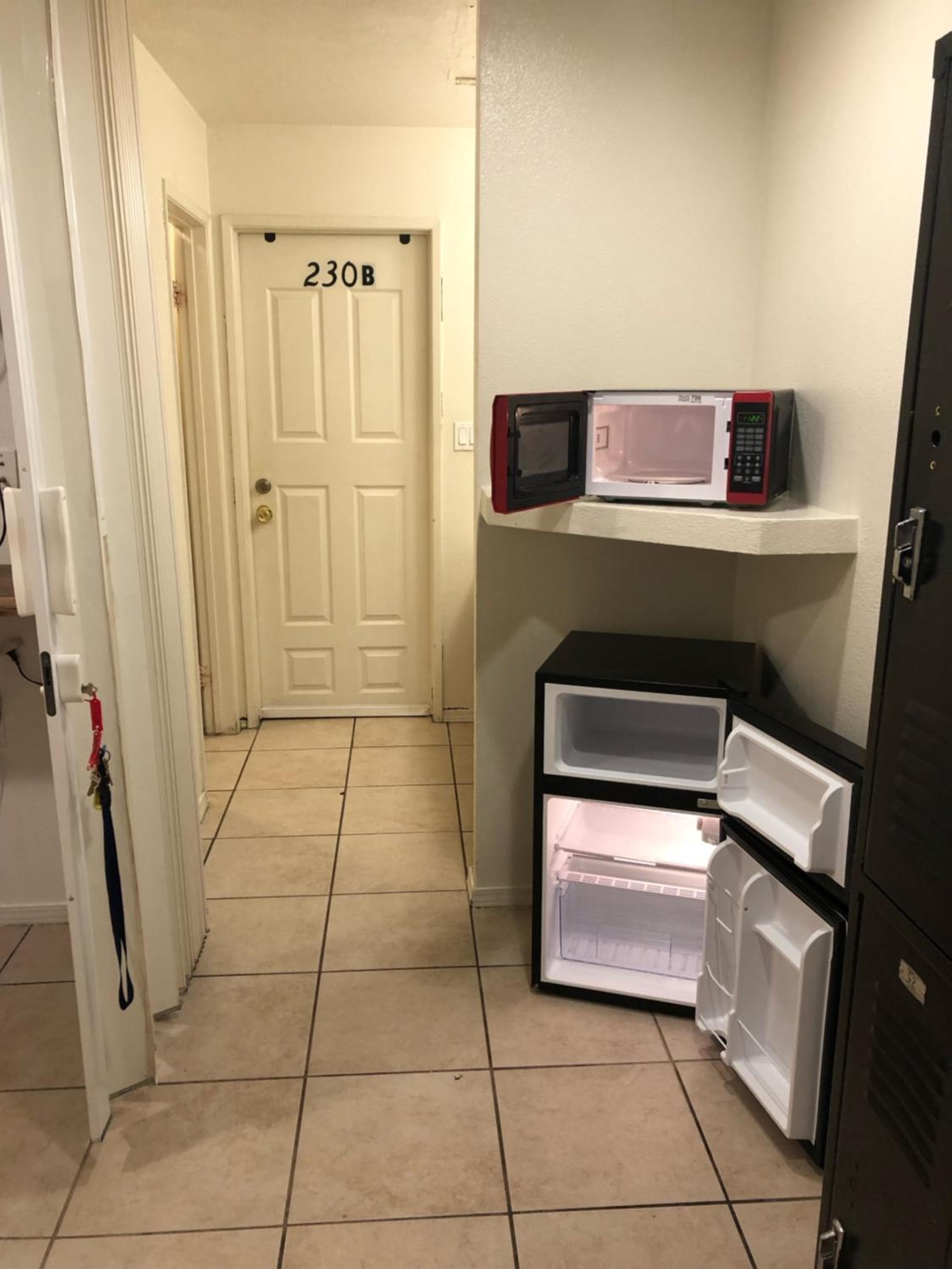 Crown Inn & Suites, Spring Valley, photo 4