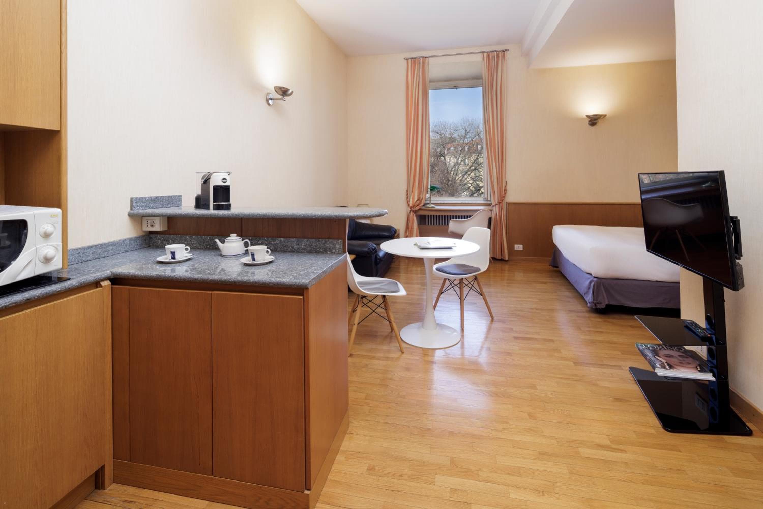Dynasty Suites Downtown Apartments, Turin, photo 4