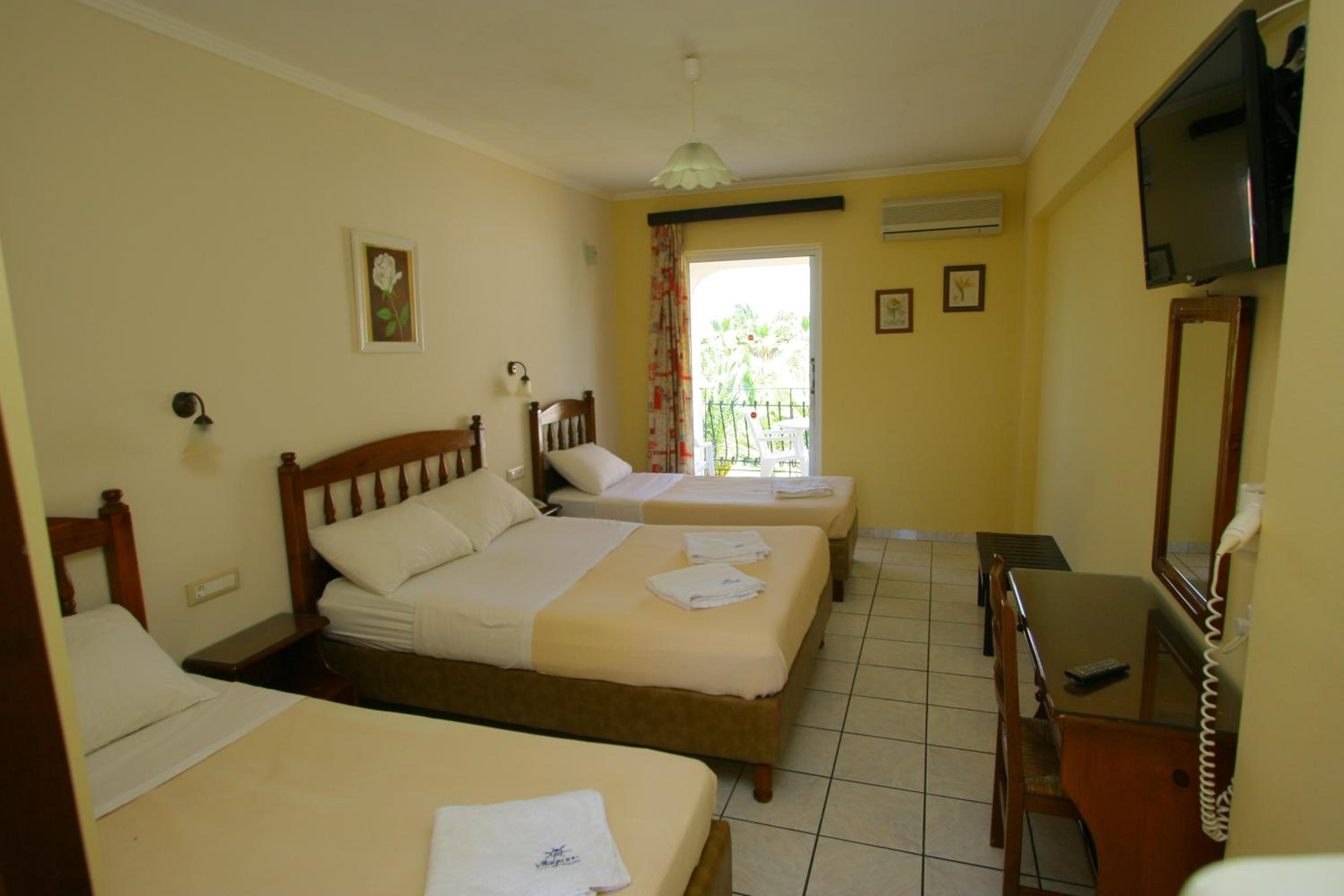 Village Inn Studios & Family Apartments, Laganas, photo 3