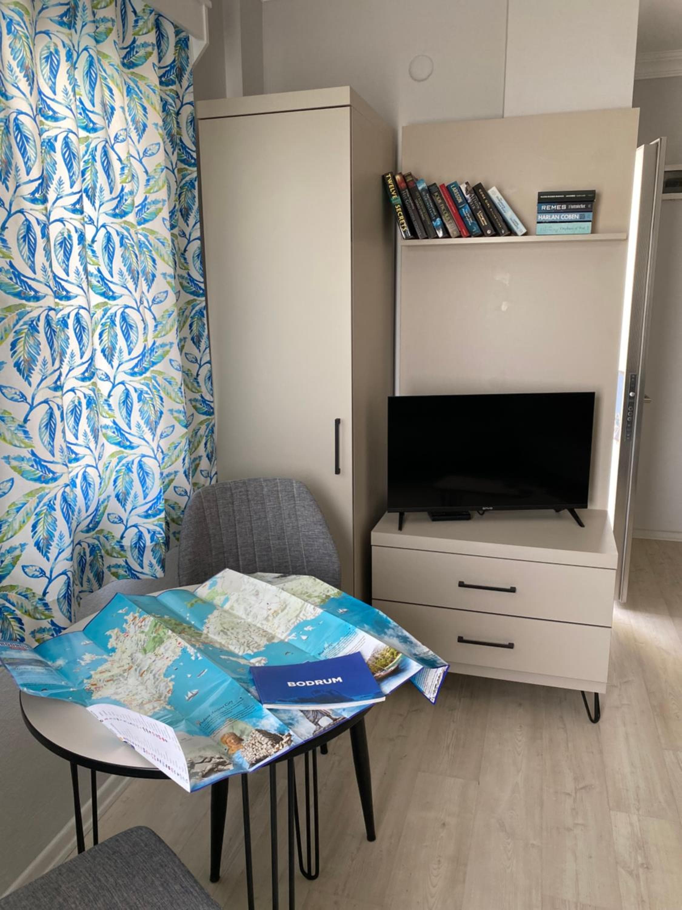 Merve Apartments, your home from home in central BODRUM, street cats frequent the property, not all apartments have balconies , ground floor have terrace w, Bodrum City