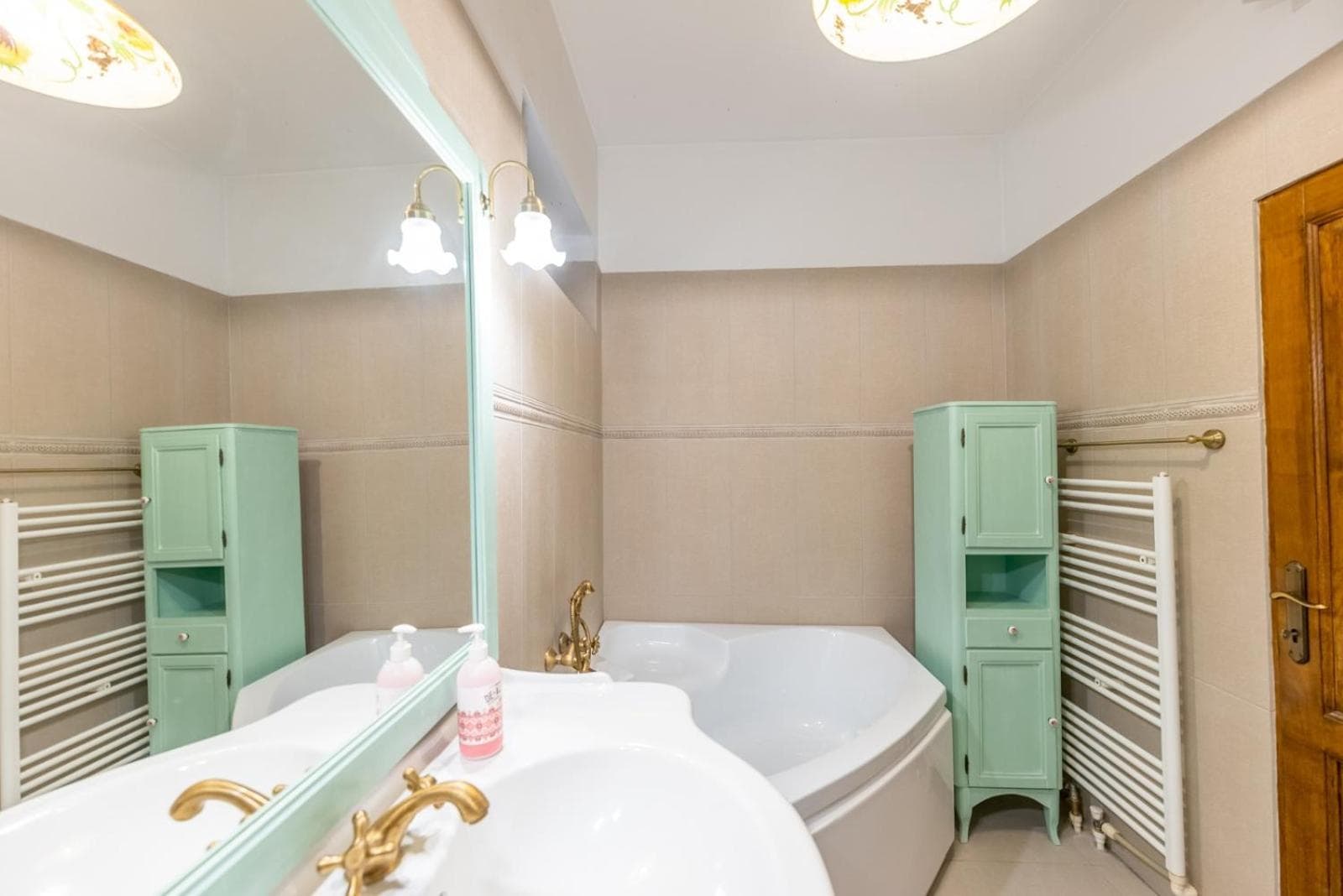 Adora Park Signature Stay Free Parking, Arad, photo 5