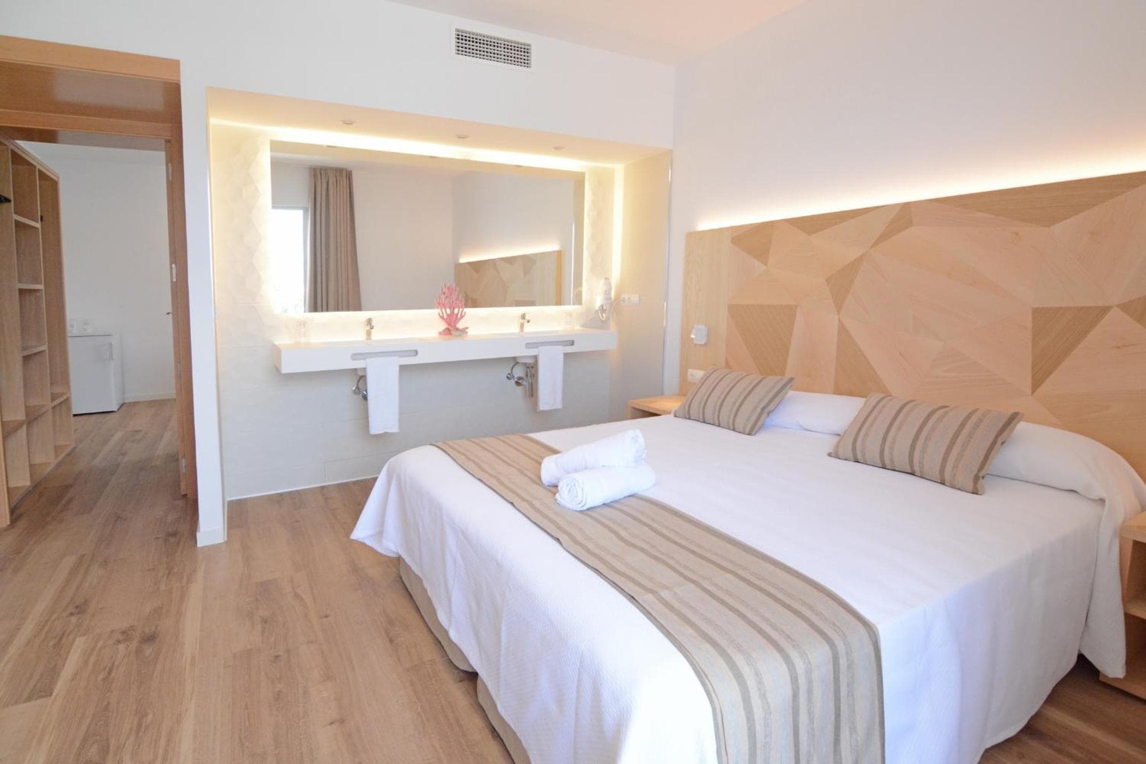Apartamentos Playa Sol, Es Cana, photo 2