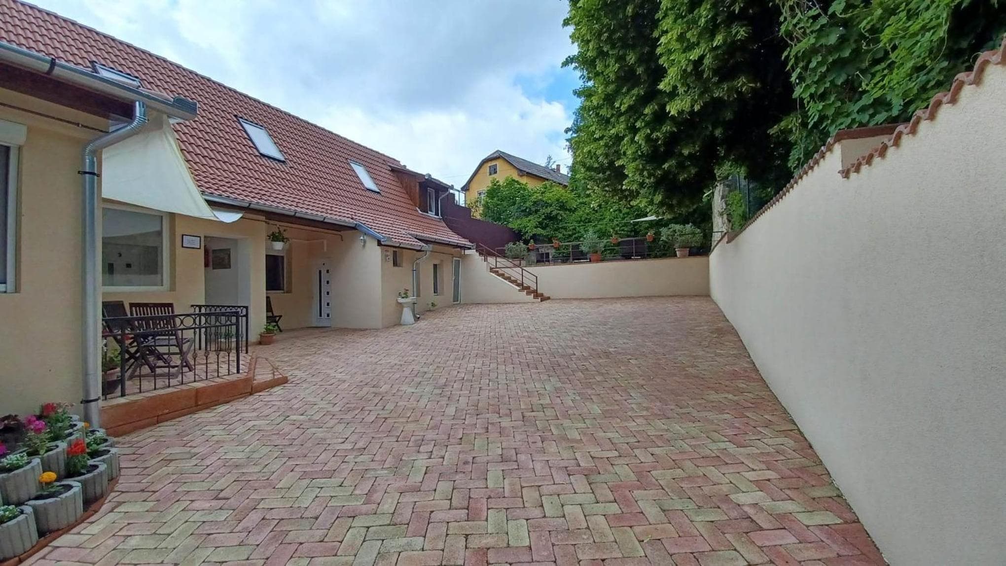 Milla Apartmanok, Eger