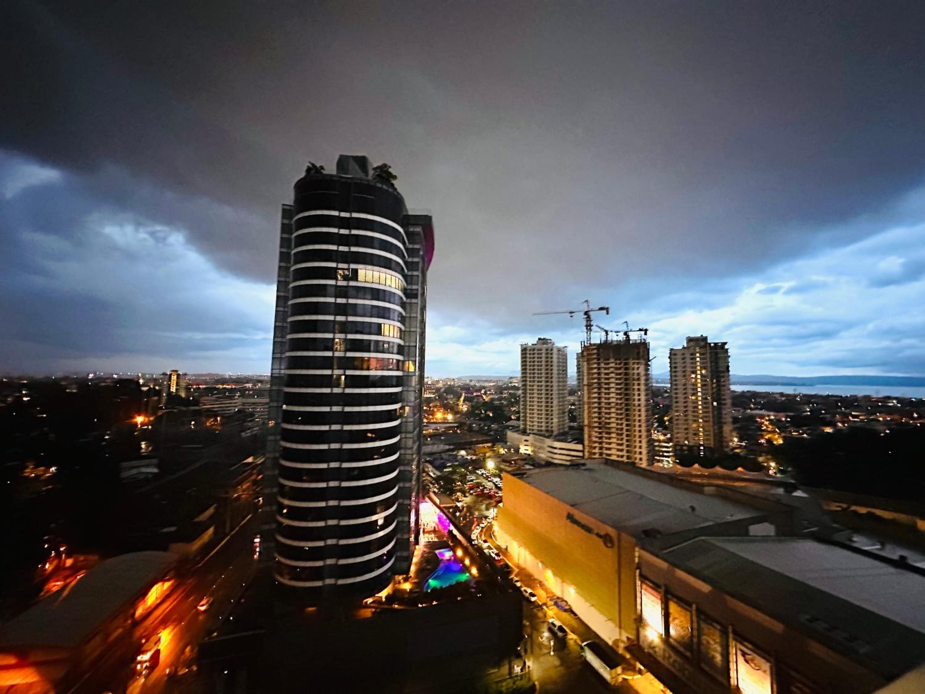 Lengs Place 2 - Studio with Balcony at Inspiria Condo, Beside Abreeza Mall, Davao City