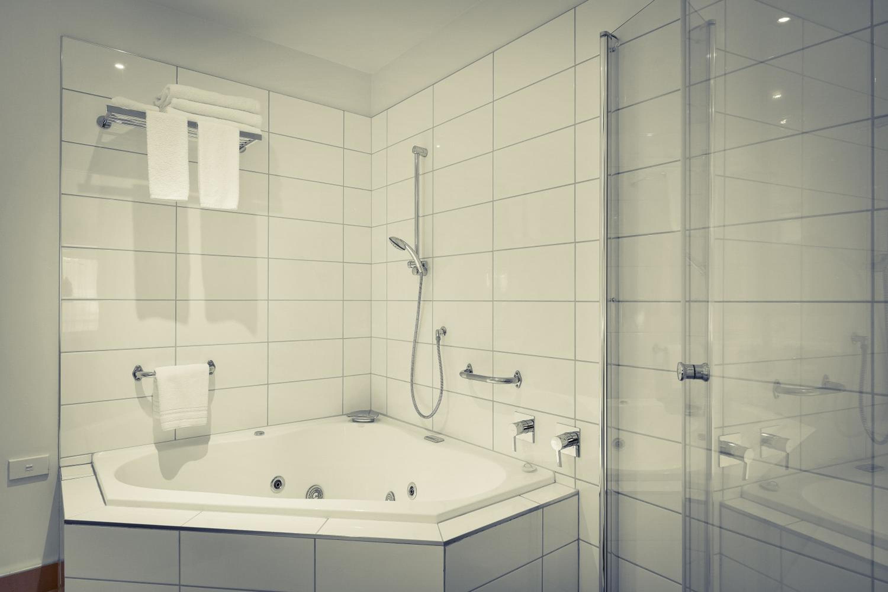 Delorenzo Studio Apartments, Nelson, photo 3
