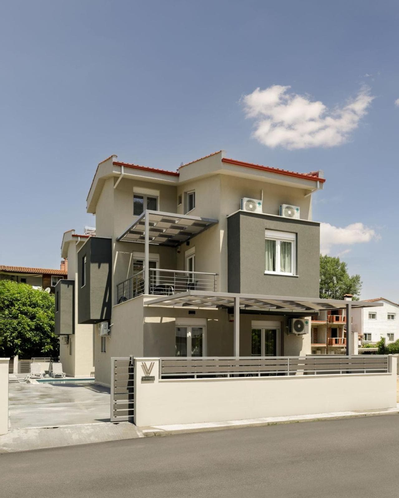 V Luxury Apartments with Pool, Siviri, photo 6