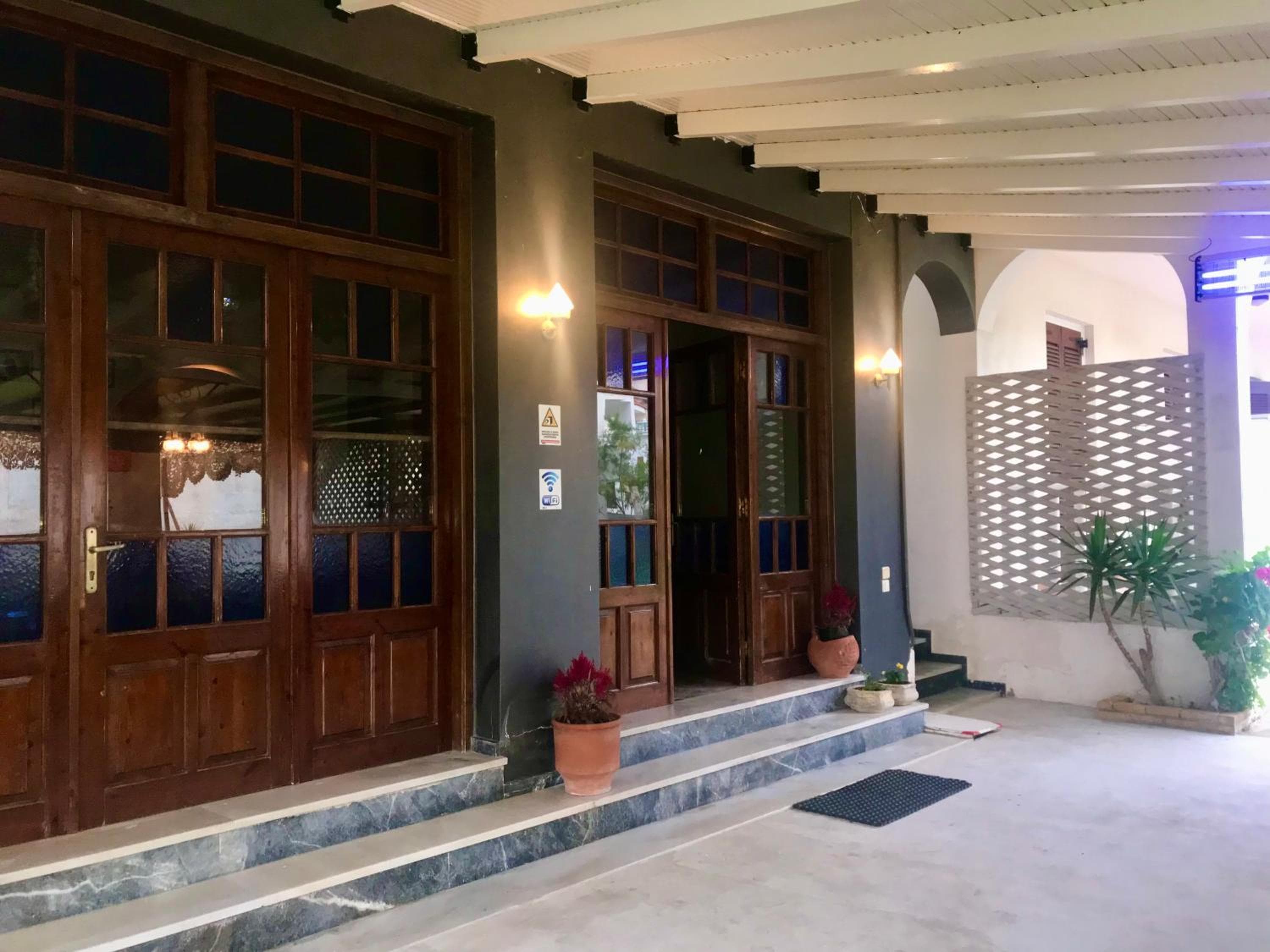Dionysos Studios, Laganas