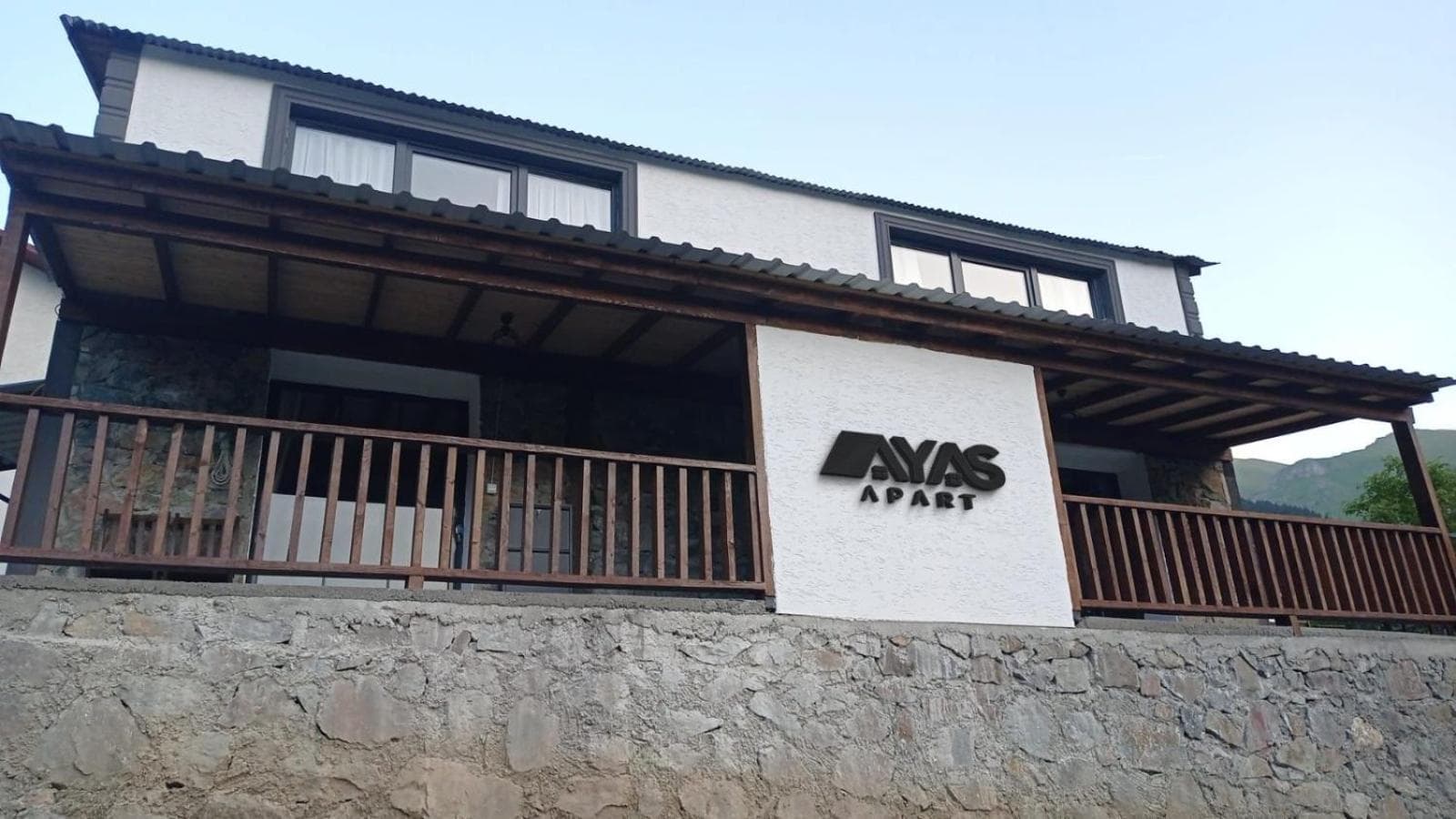 Ayas Apart, Macka