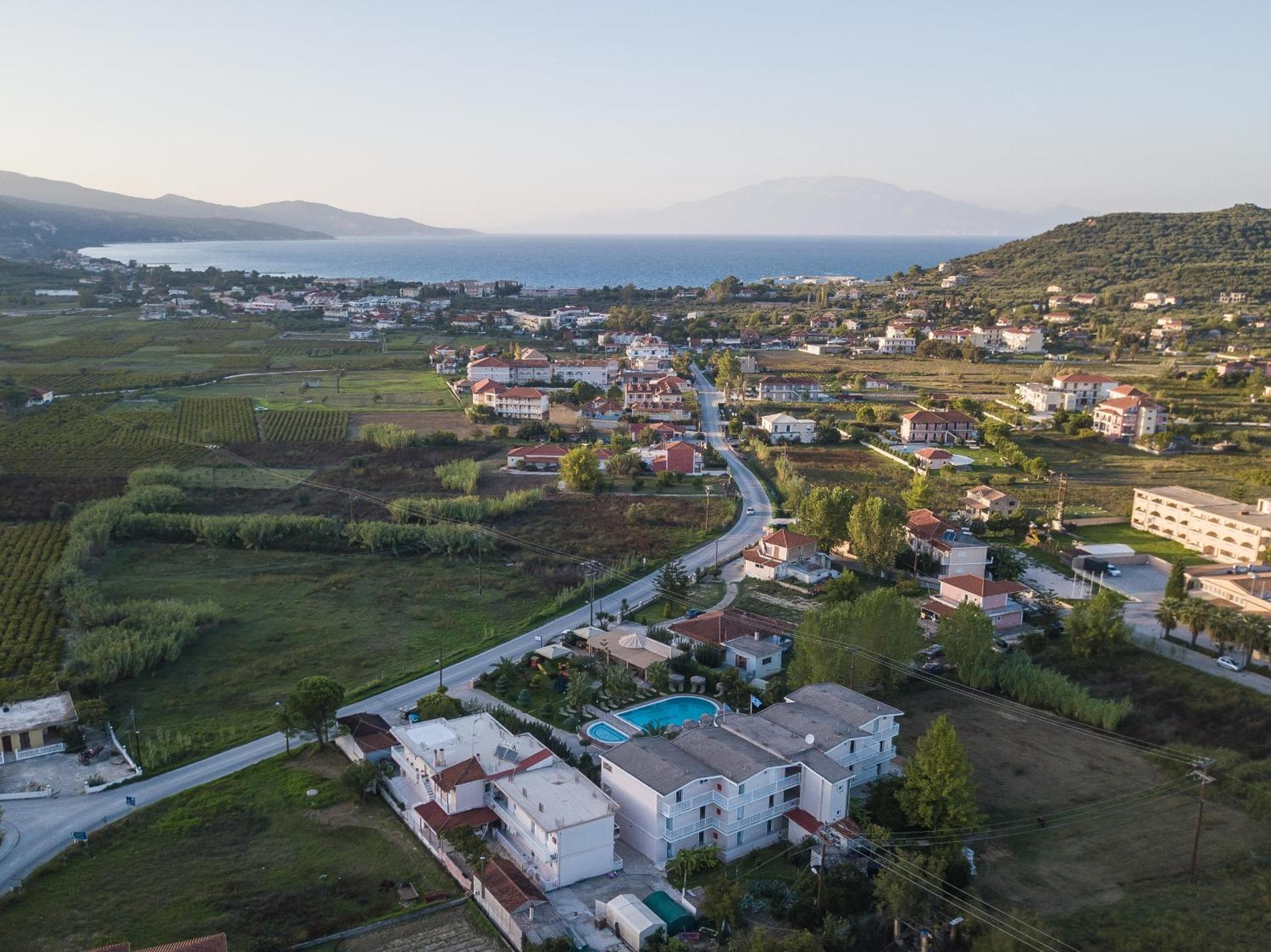 PAHNIS studios, Alikanas