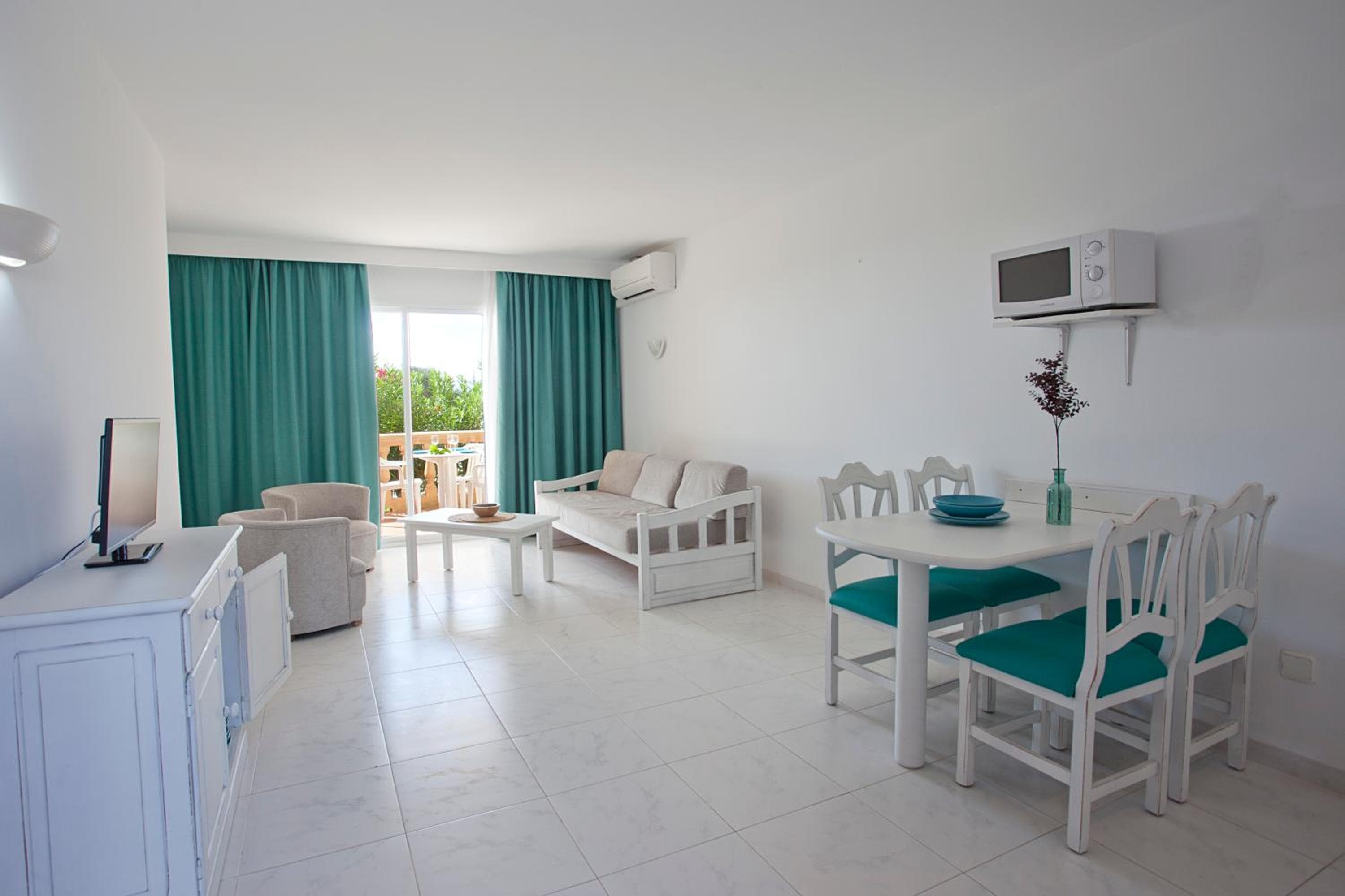 Apartamentos Sol Romántica by DOT Suites, Cala Romantica