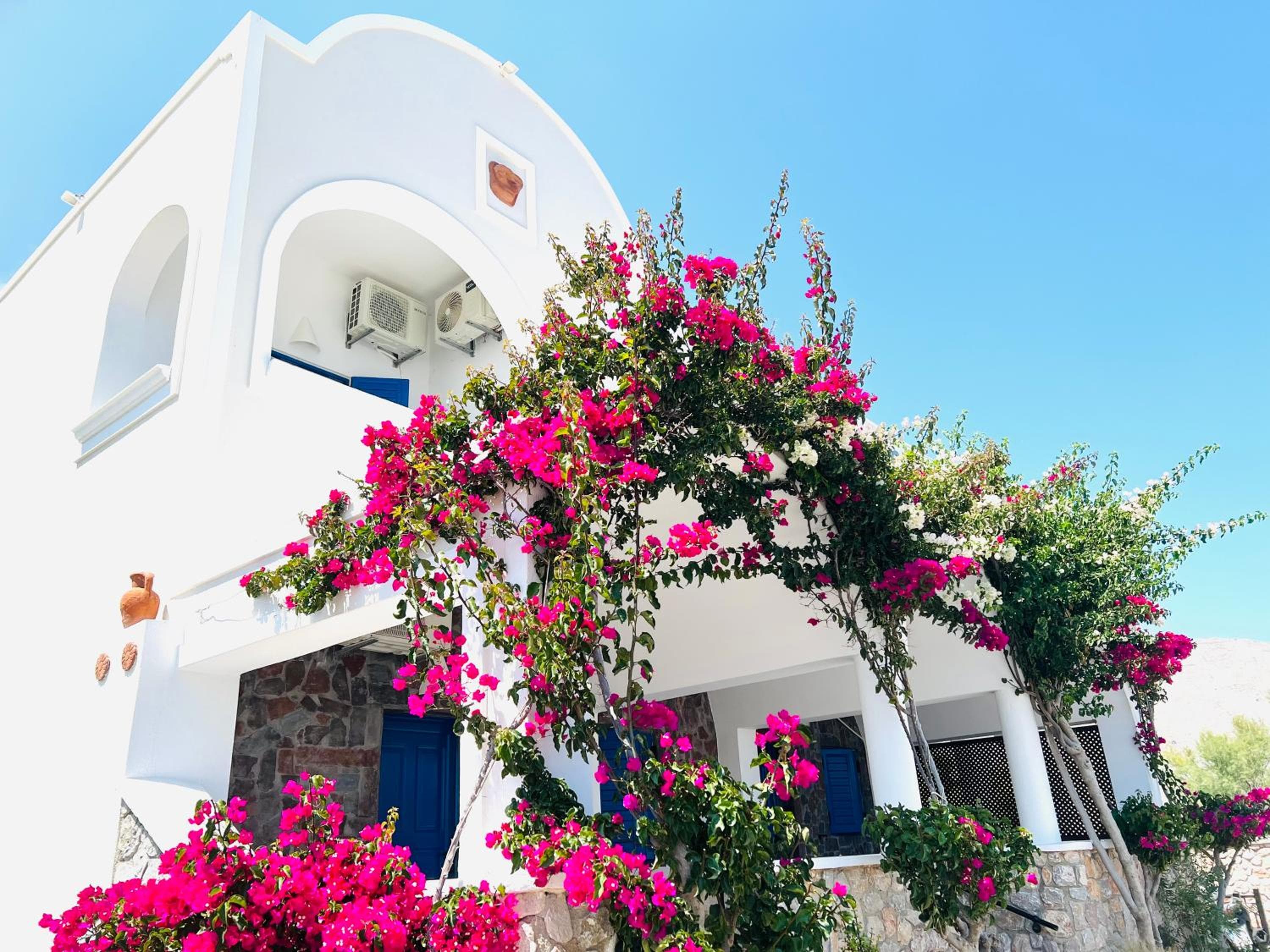 Arapiou Apartments, Perivolos