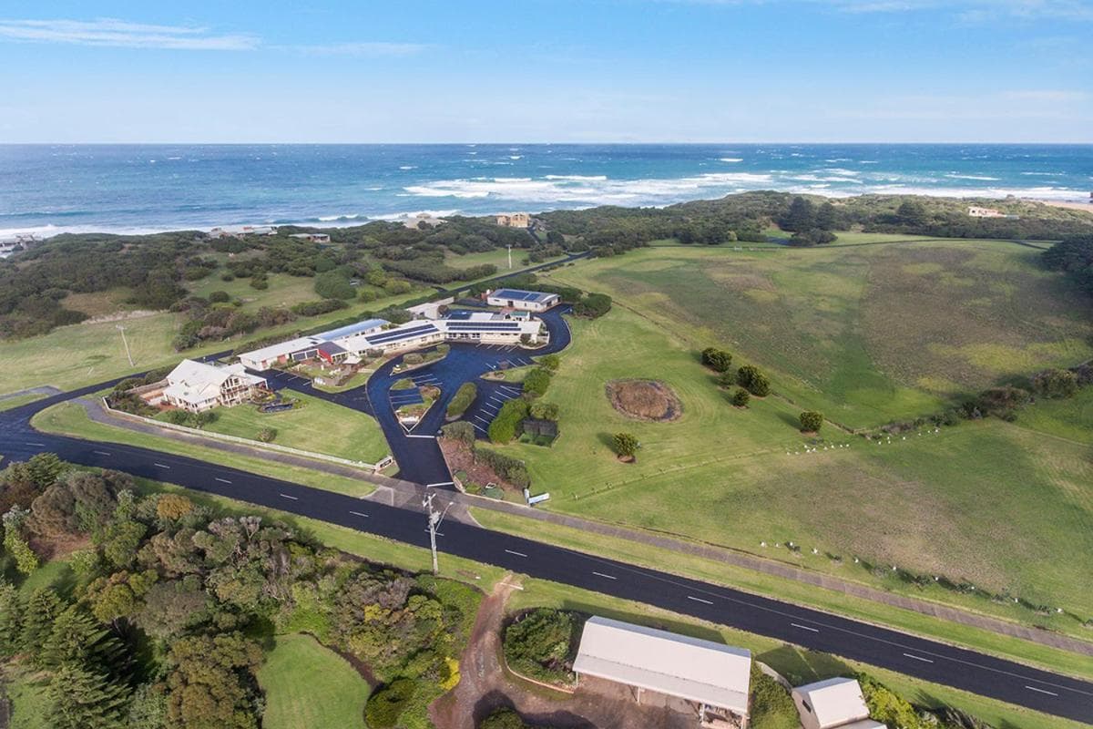 Logans Beach Apartments - The Loft, Warrnambool, photo 3