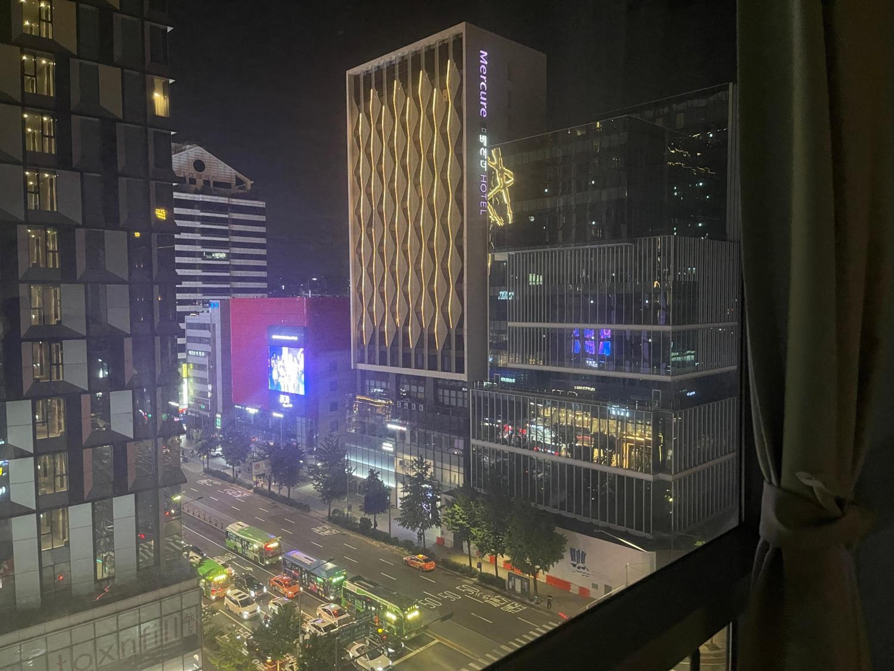 Posh_HongDae, Seoul
